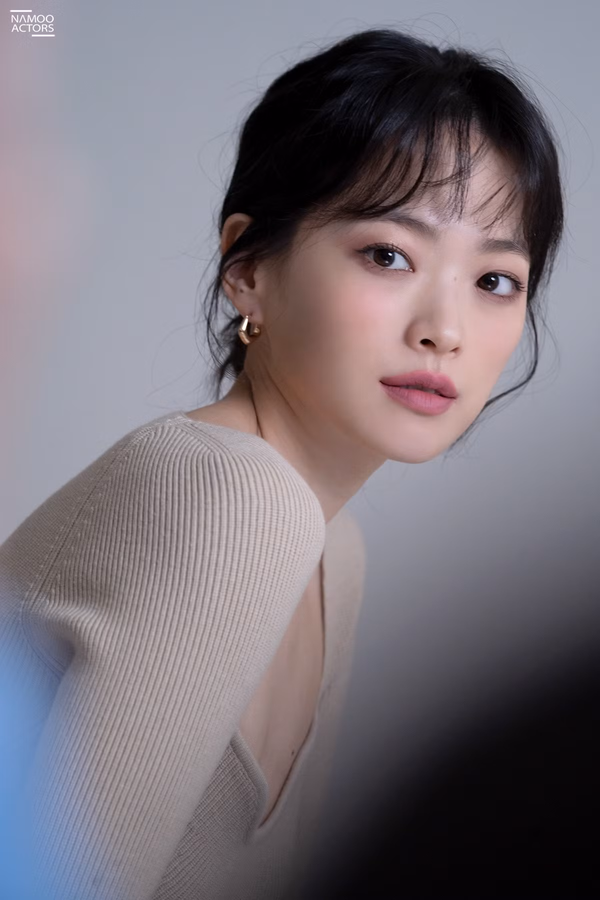 Chun Woo Hee sinh năm 1987, bắt đầu sự nghiệp diễn xuất từ năm 17 tuổi. Tuy nhiên, những năm đầu nghiệp diễn của cô khá chật vật. Chun Woo Hee chỉ được chú ý sau bộ phim điện ảnh Sunny (2011). Chun Woo Hee sinh năm 1987, bắt đầu sự nghiệp diễn xuất từ năm 17 tuổi. Tuy nhiên, những năm đầu nghiệp diễn của cô khá chật vật. Chun Woo Hee chỉ được chú ý sau bộ phim điện ảnh Sunny (2011).