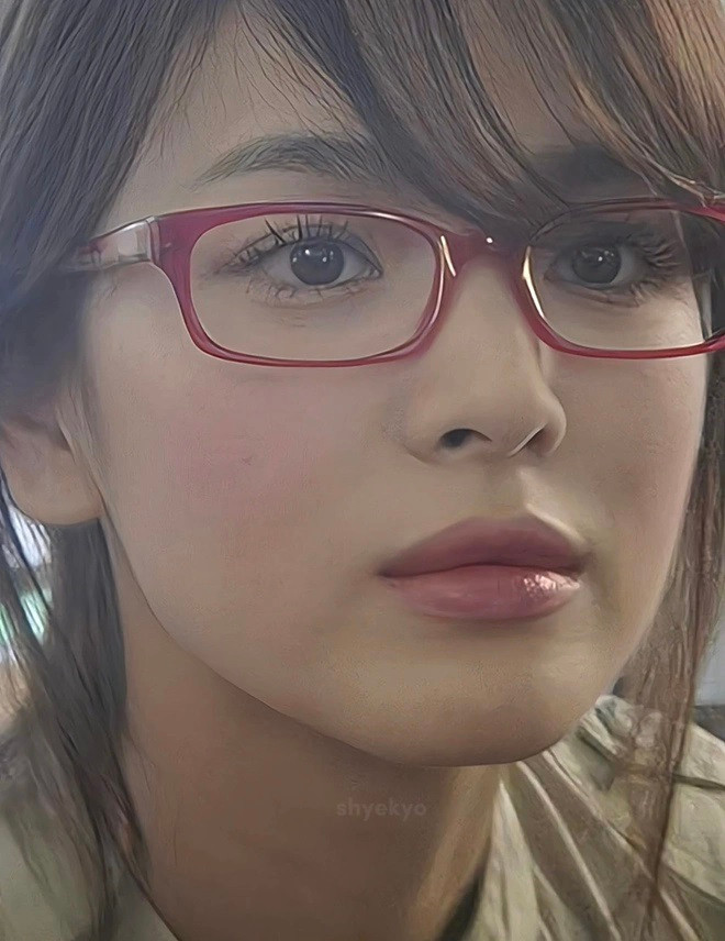 Song Hye Kyo là ngôi sao hiếm hoi giữ được độ nổi tiếng đỉnh cao trong suốt 3 thập kỷ. Cô nổi tiếng từ những năm 19 tuổi, ở mỗi độ tuổi 20-30-40 lại có tác phẩm gây sốt khắp châu Á.