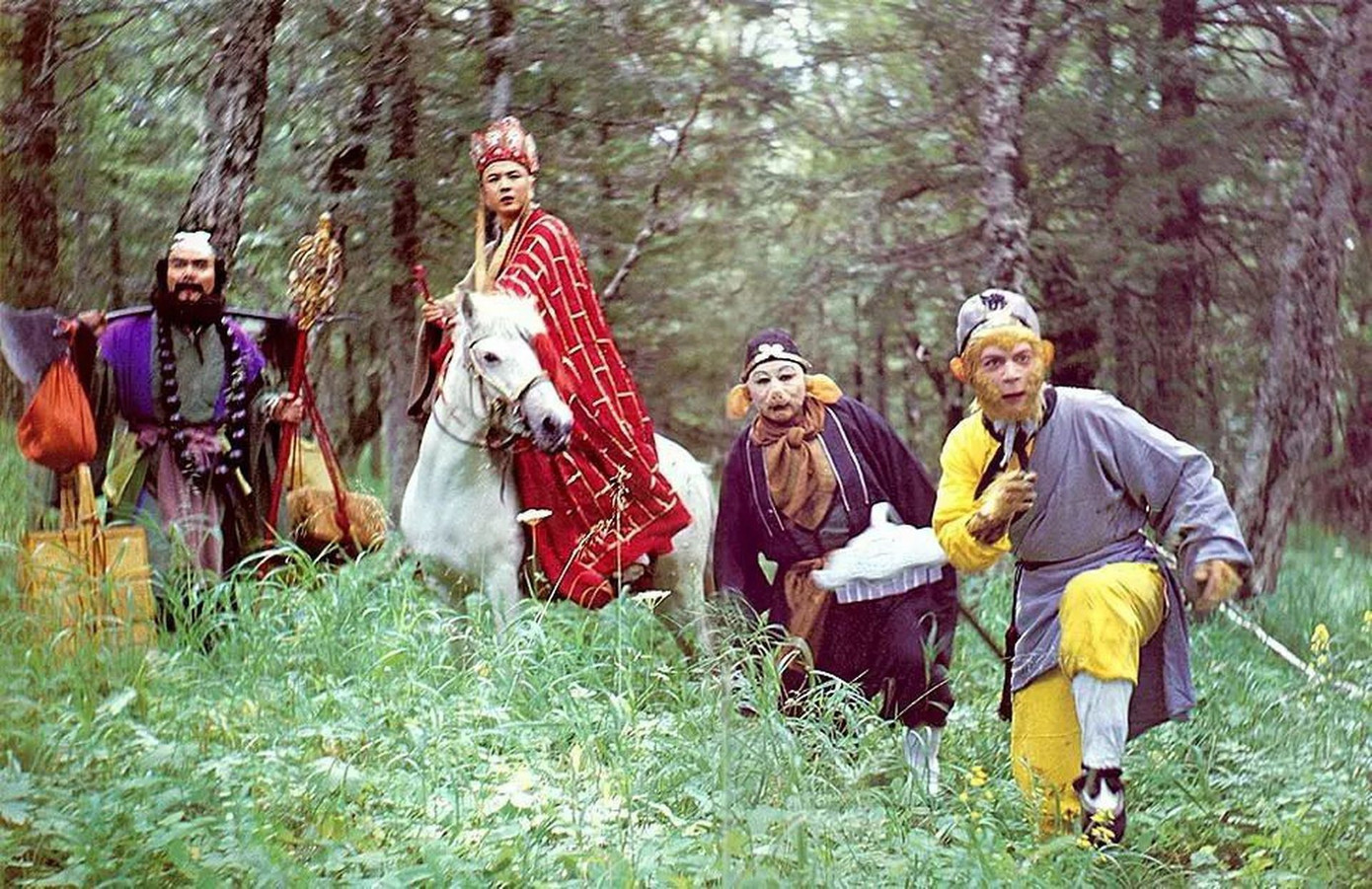 Dàn diễn viên Tây du ký theo bà kể thì không chỉ ham tiền bội ước với đạo diễn Dương Khiết, còn đâm sau lưng bà.