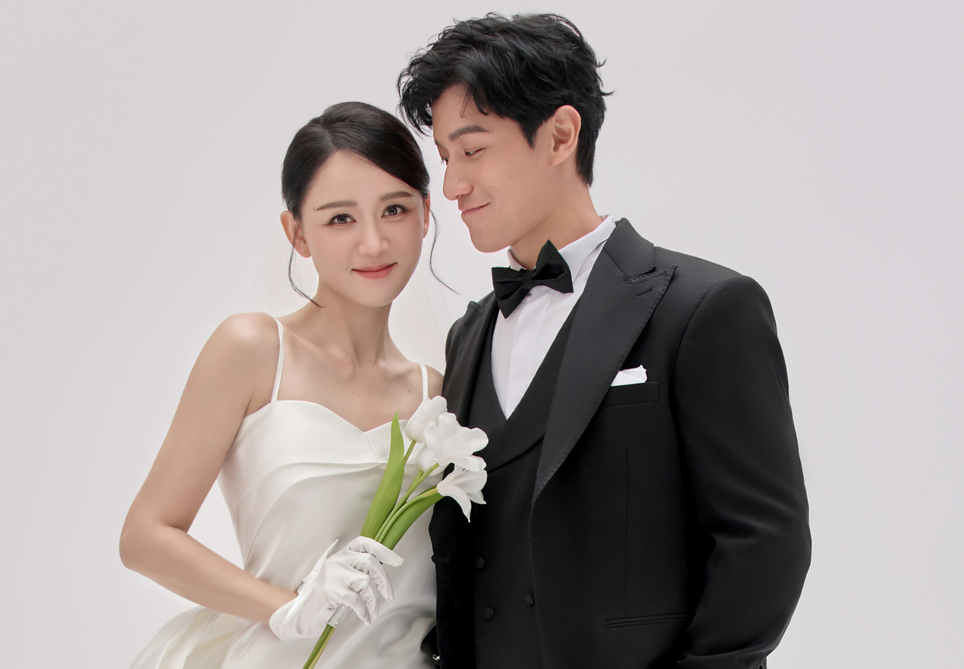 Vì vậy, người hâm mộ lo lắng cho Trần Kiều Ân, ra sức phản đối mối tình này, kêu gọi nữ diễn viên hãy tỉnh táo. Trong khi đó, công chúng cho rằng cả hai chỉ đang diễn xuất vì hiệu quả của chương trình. Không ai đặt niềm tin vào mối tình có cách biệt tuổi tác và gia thế như vậy.