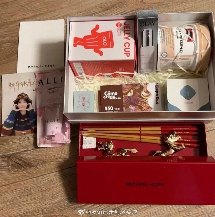 Năm 2023, Bạch Lộc có 3 phim liên tục lên sóng là Trường nguyệt tẫn minh, Dĩ ái vi doanh, Ninh An như mộng. Ngôi sao sinh năm 1994 đang vững chân vị trí tiểu hoa đán top đầu lứa sinh sau 1995. Quà tặng truyền thông của cô đắt giá và tinh tế với mỹ phẩm, các loại thực phẩm bổ sung, một đôi đũa thiết kế riêng dành cho năm con rồng.