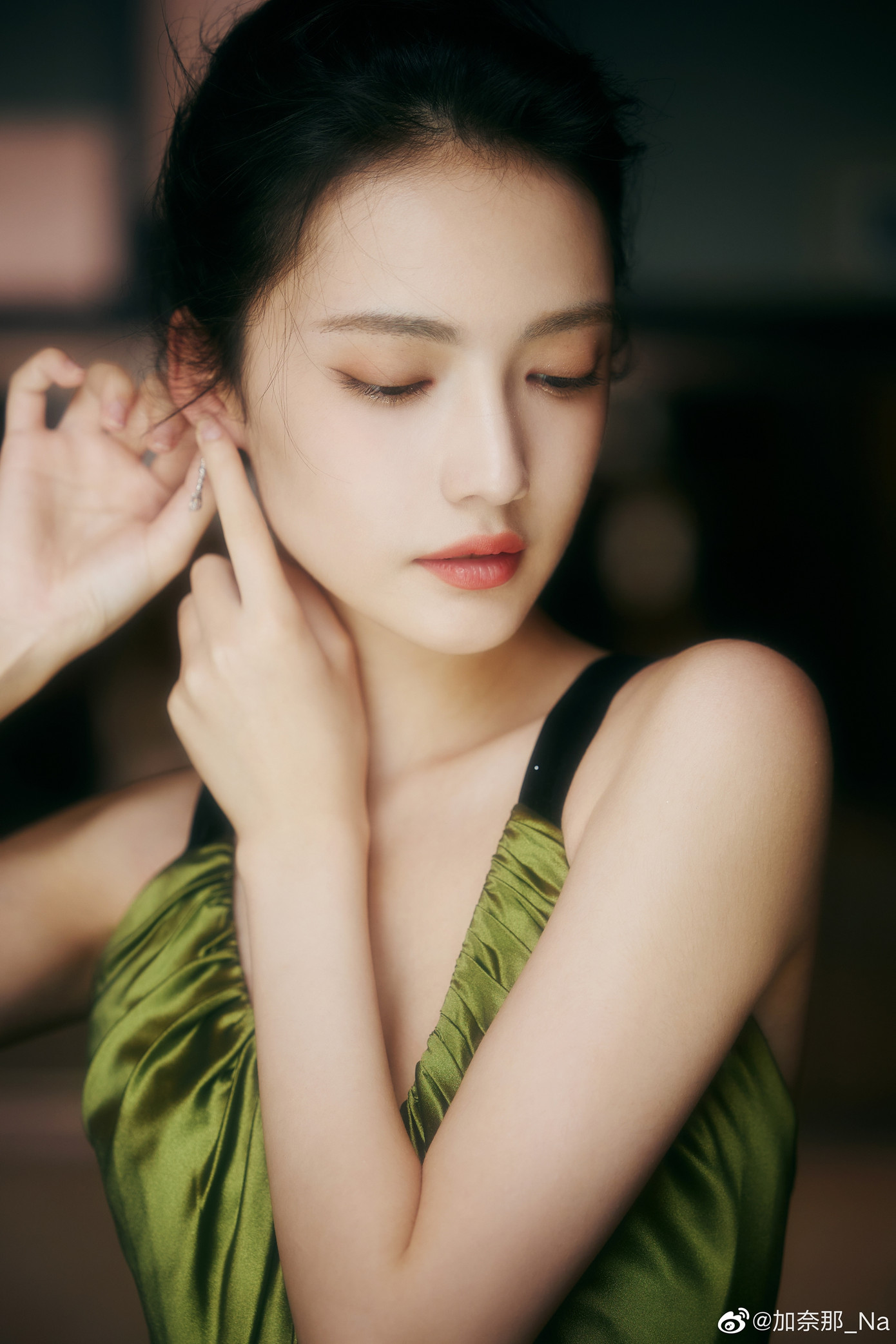 Ngoài ra, Gia Nại còn gây ấn tượng với vai công chúa Ưng tộc Yến Sảng hào hiệp, hoạt bát trong phim Thần ẩn do Triệu Lộ Tư đóng chính. Tạo hình mạnh mẽ của Gia Nại cũng là điểm nhấn trong phim.