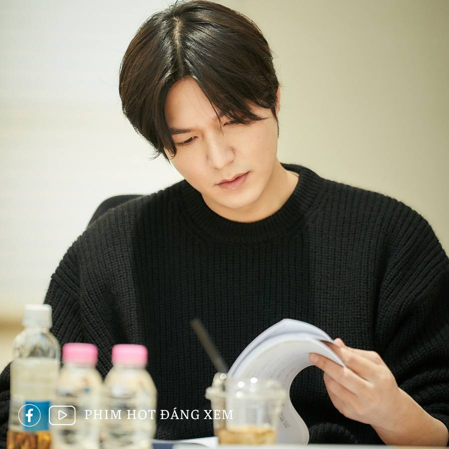 Lee Min Ho khi tham gia Fashion Week vào tháng 1 và trong buổi đọc kịch bản phim mới.