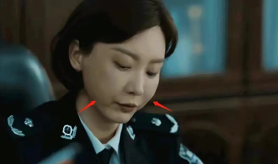 Theo QQ, lão hóa là quy luật tự nhiên không ai có thể chống lại, diễn viên - những người kiếm cơm bằng nhan sắc - luôn lo lắng ngoại hình không còn như xưa.