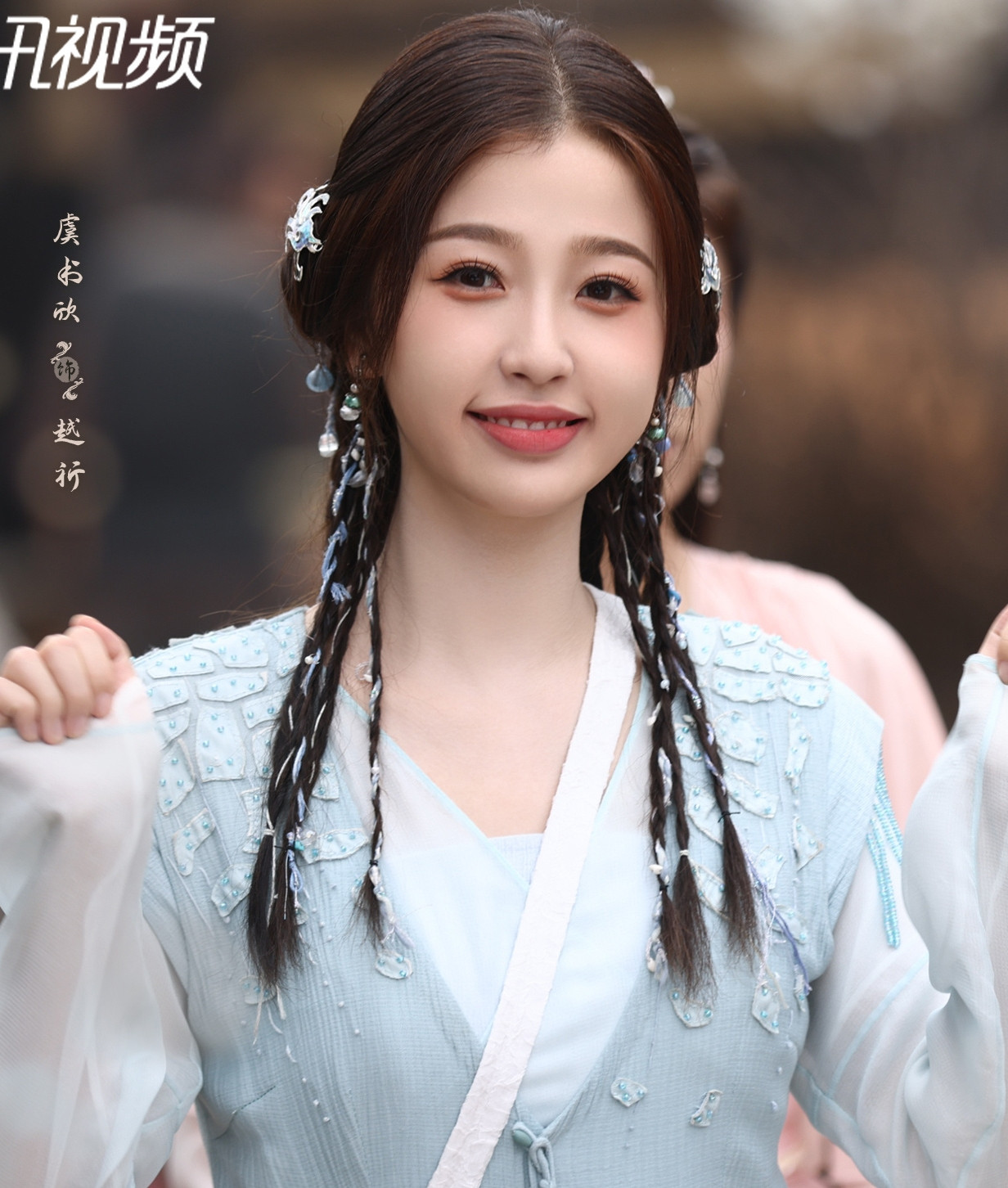 Tạo hình mới làm lộ nhiều khuyết điểm nhan sắc của Ngu Thư Hân.