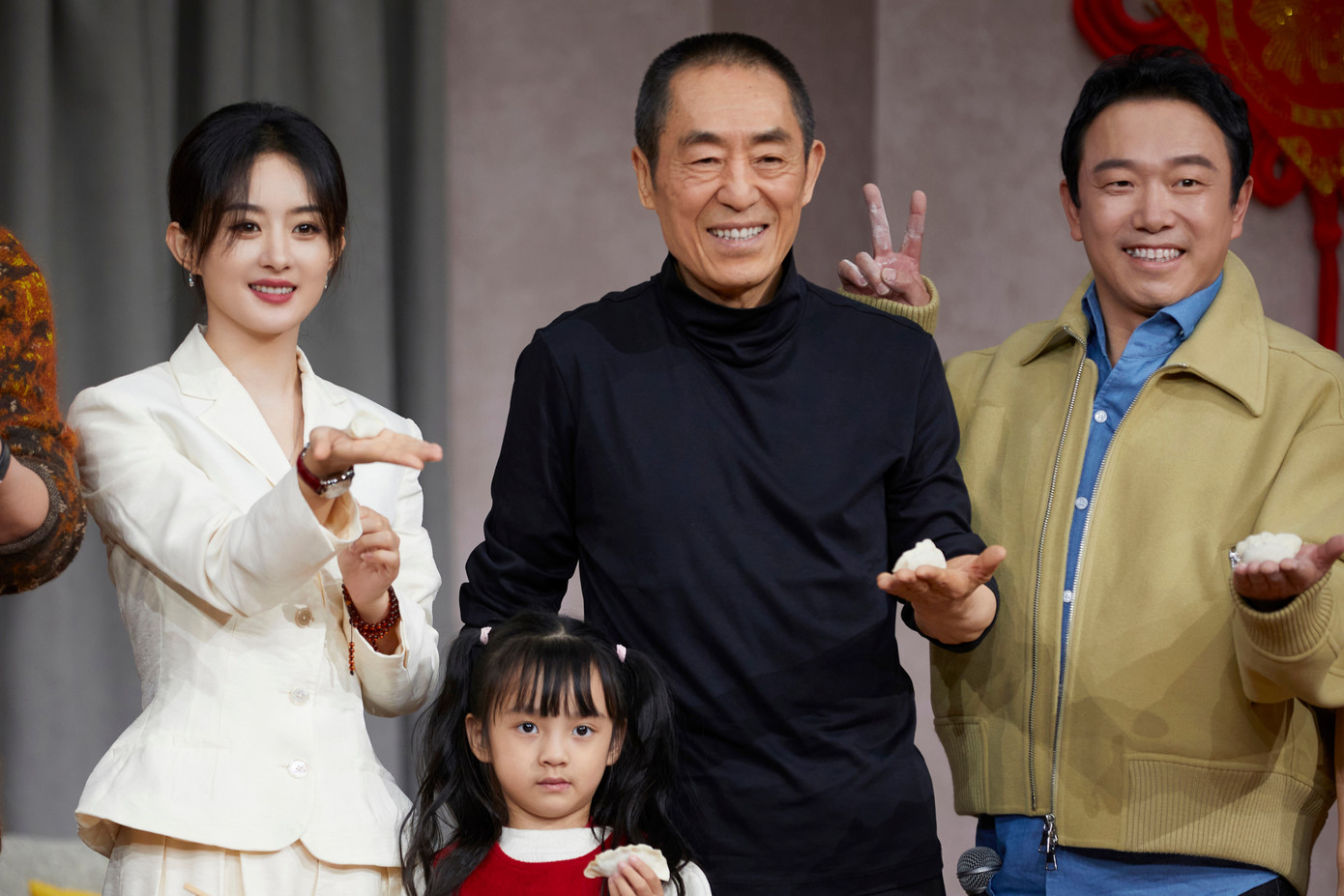 Triệu Lệ Dĩnh lần đầu hợp tác với đạo diễn Trương Nghệ Mưu.