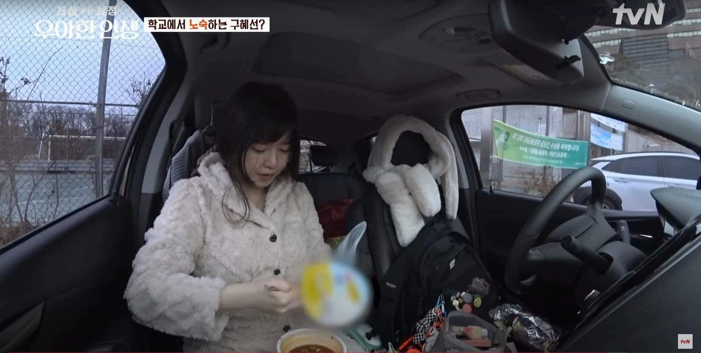 Goo Hye Sun sống trong xe vì không có nhà riêng. Goo Hye Sun sống trong xe vì không có nhà riêng.