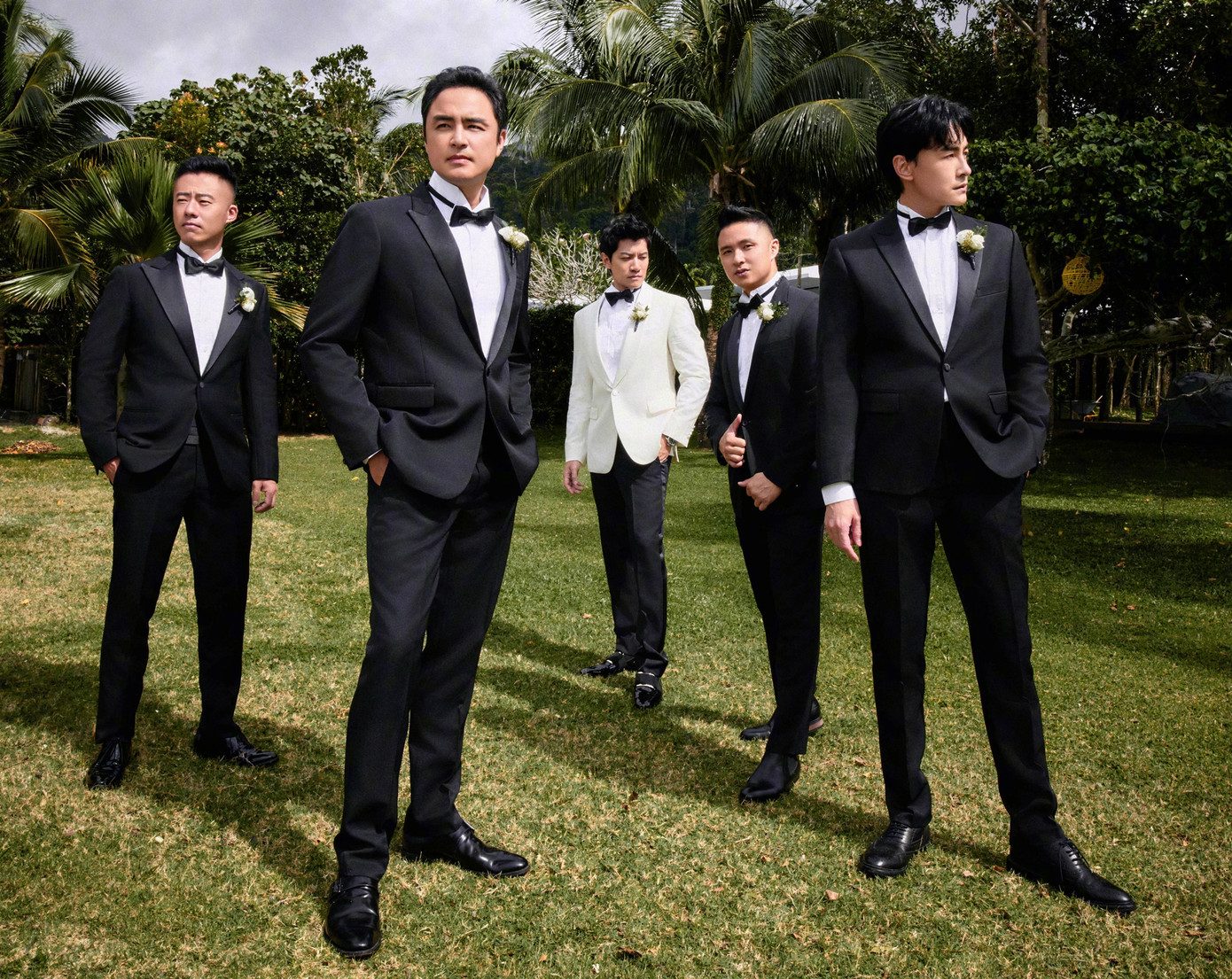 Minh Đạo và Trịnh Nguyên Sướng tới dự hôn lễ Trần Kiều Ân, nhiều ngôi sao không thể góp mặt đều gửi lời chúc mừng nữ diễn viên đã kết hôn. Cặp đôi không nhận tiền mừng của khách mời.