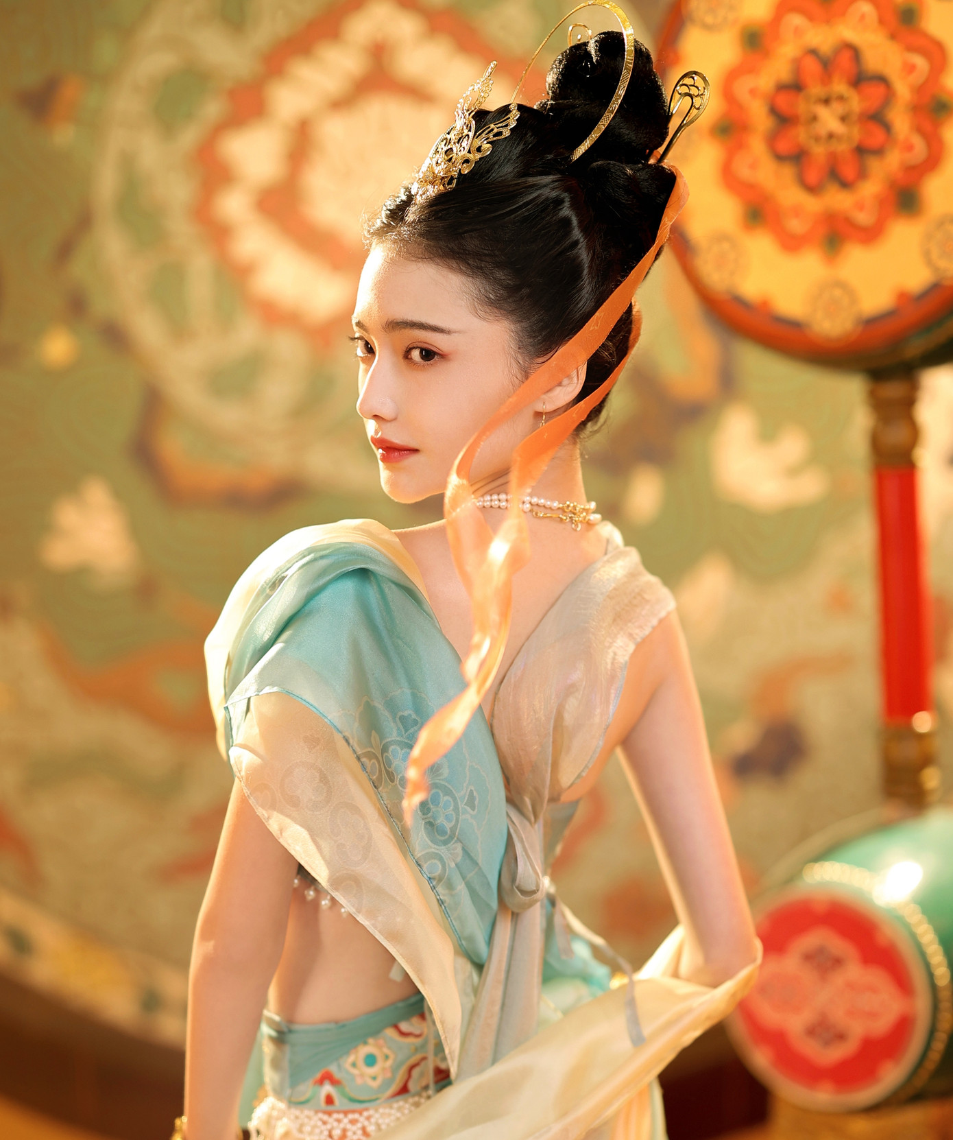 Theo QQ, trong Kỳ Kim Triêu, Gia Nại vào vai công chúa Ngu tộc Sóc Tuyền, có nhiệm vụ bảo vệ Việt Kỳ (Ngu Thư Hân). Trong lần đầu xuất hiện, nàng đang tắm thì bị bạn của Việt Kỳ bắt gặp. Màn xuất hiện của Sóc Tuyền gây ấn tượng cho người xem bởi nhan sắc diễm lệ, quyến rũ, được khen ngợi là &quot;một thoáng kinh hồng&quot;. Tạo hình dị vực rất phù hợp với ngoại hình của Gia Nại bởi cô vốn xuất thân từ vùng Tân Cương, Trung Quốc. Vóc dáng mảnh mai, đôi mắt to tròn, biểu cảm linh động, bộ trang phục với sắc cam nổi bật tựa tiên nữ giúp nhân vật Sóc Tuyền được đánh giá là mỹ nhân đẹp nhất trong phim.