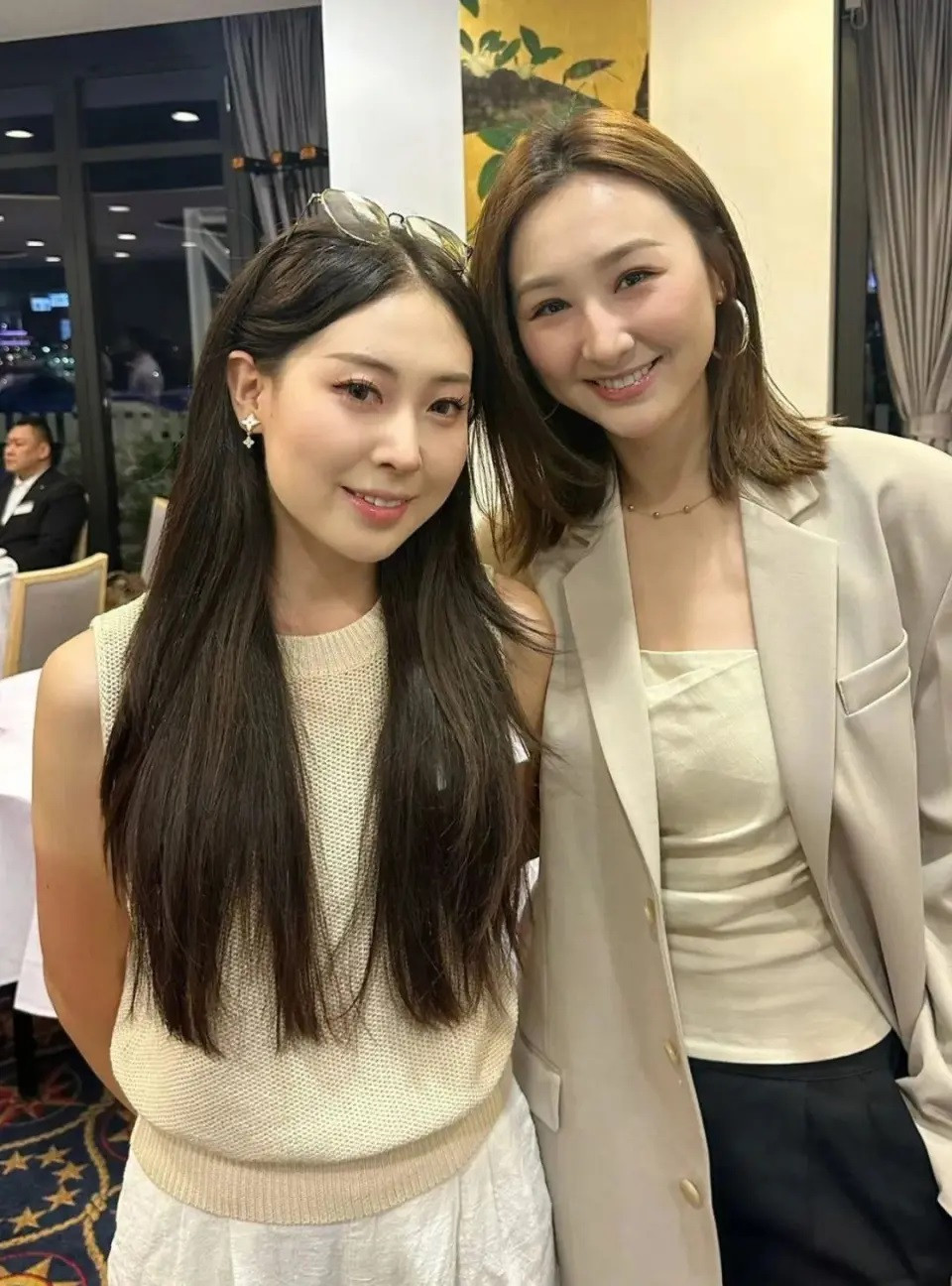 Christina được đánh giá là thí sinh có khí chất thời thượng không khác gì ngôi sao thực sự. Hình ảnh Christina chụp cùng mỹ nhân TVB Cao Hải Ninh cho thấy cô không hề bị lép vế. Christina được đánh giá là thí sinh có khí chất thời thượng không khác gì ngôi sao thực sự. Hình ảnh Christina chụp cùng mỹ nhân TVB Cao Hải Ninh cho thấy cô không hề bị lép vế.