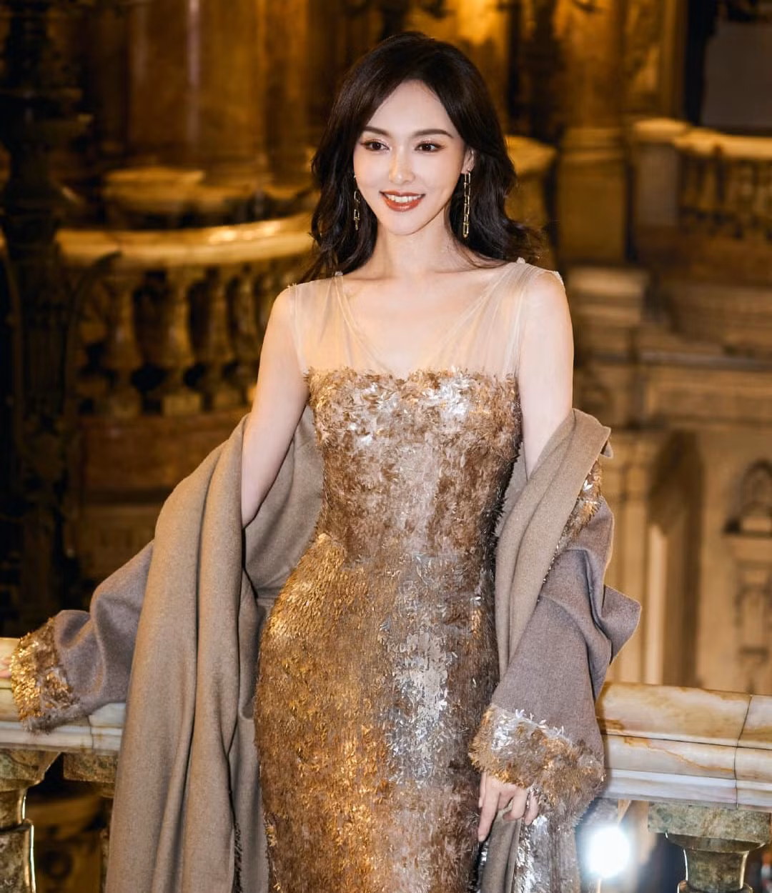 Trong suốt 3 năm, Đường Yên không tham gia dự án nào khác, chỉ tập trung cho Phồn hoa. Thế nhưng, trong dự án này, cô chỉ đảm nhiệm vai nữ phụ. Do đó, người hâm mộ lo lắng Đường Yên có ít tác phẩm. Sự xuất hiện của Đường Yên ít tới mức tài khoản cá nhân của cô trên mạng xã hội Weibo giảm tương tác mạnh. Trong suốt 3 năm, Đường Yên không tham gia dự án nào khác, chỉ tập trung cho Phồn hoa. Thế nhưng, trong dự án này, cô chỉ đảm nhiệm vai nữ phụ. Do đó, người hâm mộ lo lắng Đường Yên có ít tác phẩm. Sự xuất hiện của Đường Yên ít tới mức tài khoản cá nhân của cô trên mạng xã hội Weibo giảm tương tác mạnh.