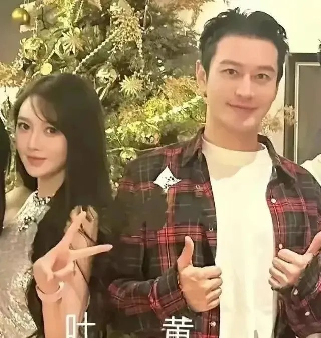 Huỳnh Hiểu Minh gửi lời chúc mừng tới hôn lễ một người bạn của Diệp Kha. Huỳnh Hiểu Minh gửi lời chúc mừng tới hôn lễ một người bạn của Diệp Kha.