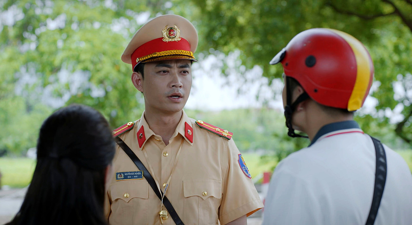 Nghiêm không nể mặt bạn bè của vợ.