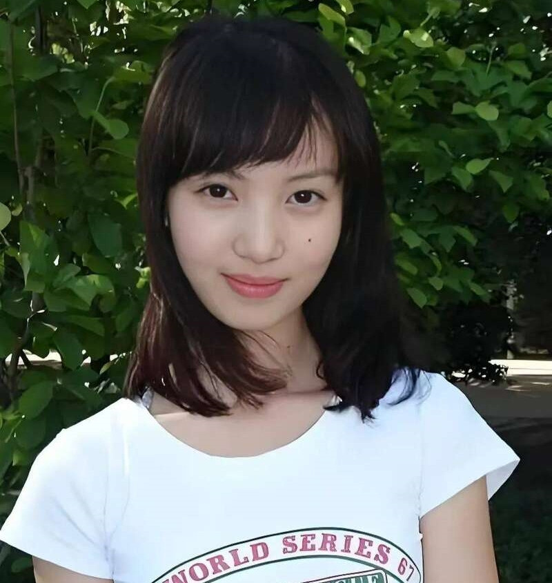 Kim Thần từng trong trẻo khi chưa nổi tiếng. Kim Thần từng trong trẻo khi chưa nổi tiếng.