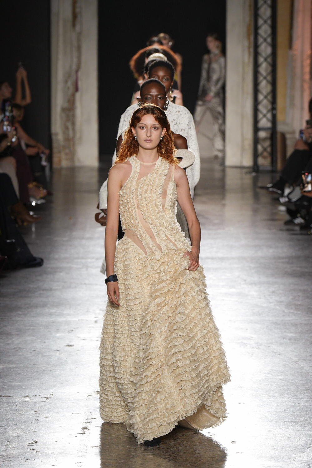 Phan Đăng Hoàng tốt nghiệp chuyên ngành thời trang tại đại học ở La Nuova accademia di belle arti tại Milan, Italia. Nhà thiết kế sinh năm 2000 được Forbes vinh danh ở hạng mục 30 Under 30 Asia, nghệ sĩ dưới 30 tuổi có tầm ảnh hưởng nhất ở châu Á trong lĩnh vực The Arts.