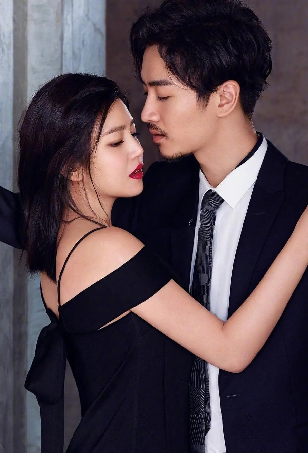 Trần Hiểu và Trần Nghiên Hy khó ly hôn. Trần Nghiên Hy đi ghi hình ngày 20/6 vẫn đeo nhẫn cưới. Trần Hiểu và Trần Nghiên Hy khó ly hôn. Trần Nghiên Hy đi ghi hình ngày 20/6 vẫn đeo nhẫn cưới.