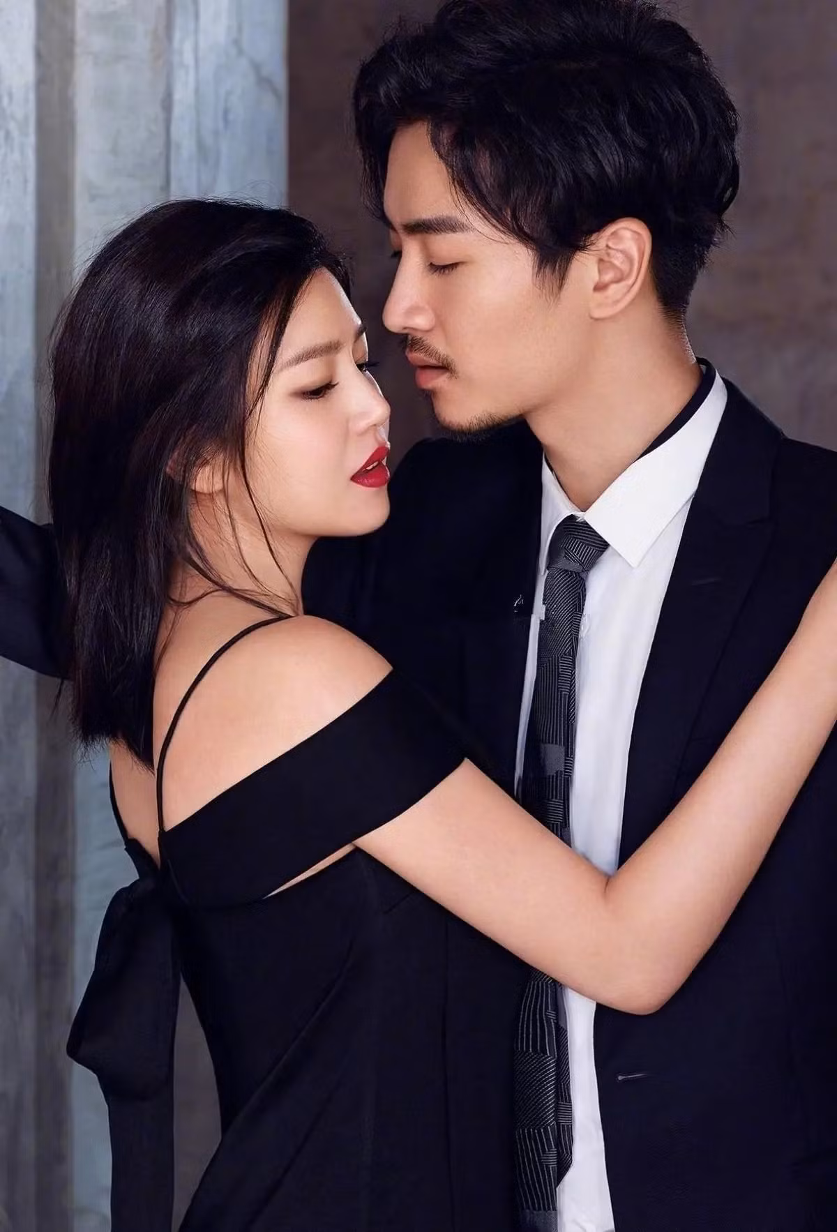 Trần Hiểu và Trần Nghiên Hy khó ly hôn. Trần Nghiên Hy đi ghi hình ngày 20/6 vẫn đeo nhẫn cưới. Trần Hiểu và Trần Nghiên Hy khó ly hôn. Trần Nghiên Hy đi ghi hình ngày 20/6 vẫn đeo nhẫn cưới.