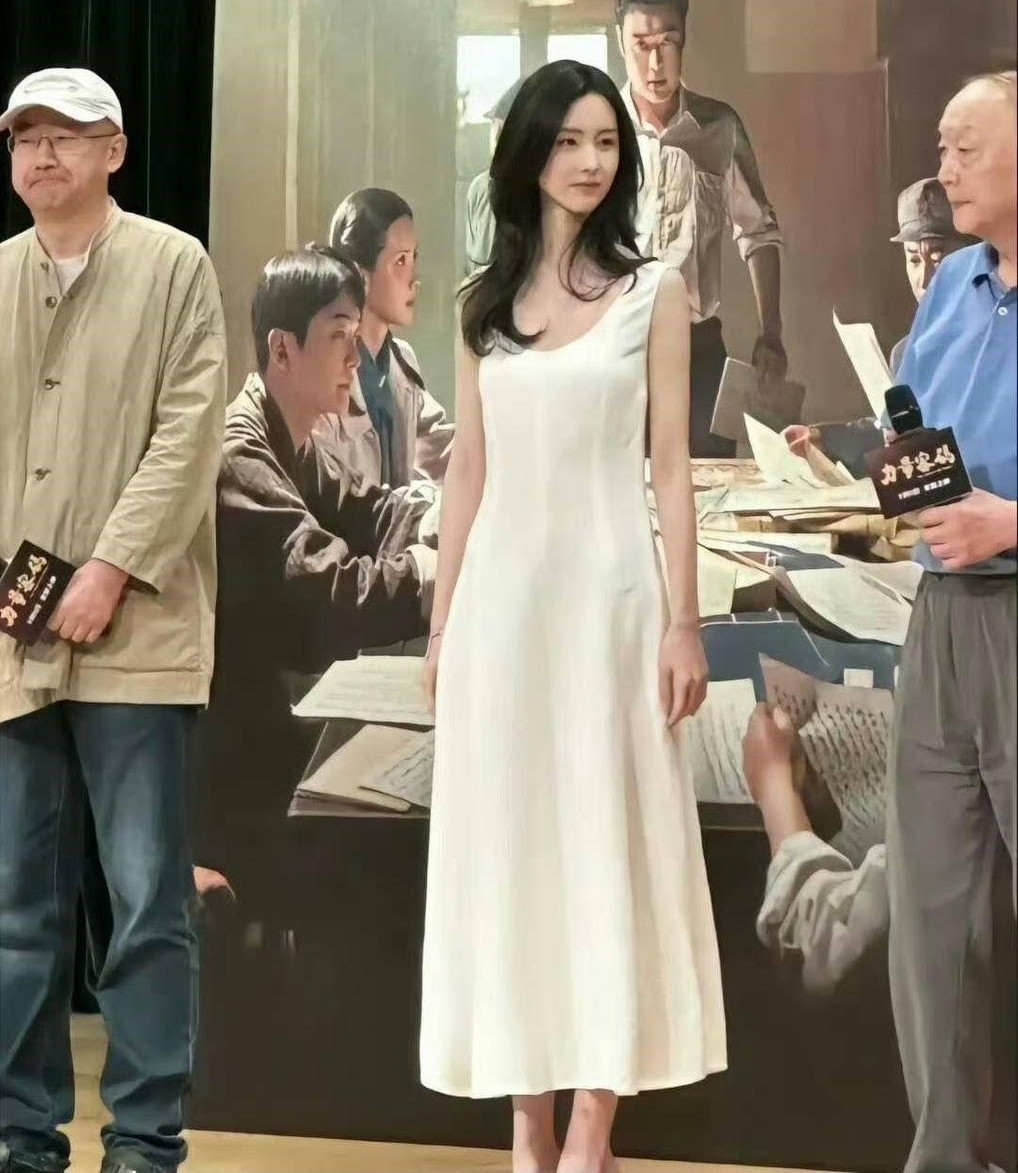 Trần Đô Linh có khung xương nhỏ nhắn nhưng chiều cao là 1,68 m vì vậy cũng là nghệ sĩ được đánh giá cao về phong cách mỗi khi xuất hiện. Bên cạnh đó, Trần Đô Linh có khí chất đặc biệt, cô được mệnh danh là &quot;nữ thần học đường&quot;, hay &quot;mối tình đầu quốc dân&quot;. Bộ váy trắng Trần Đô Linh mặc tham gia sự kiện được khen ngợi hết lời, khán giả nhận xét Trần Đô Linh giống nữ chính bước ra từ tiểu thuyết: &quot;Cô ấy giống mối tình đầu đi du học nhiều năm trở về&quot;.