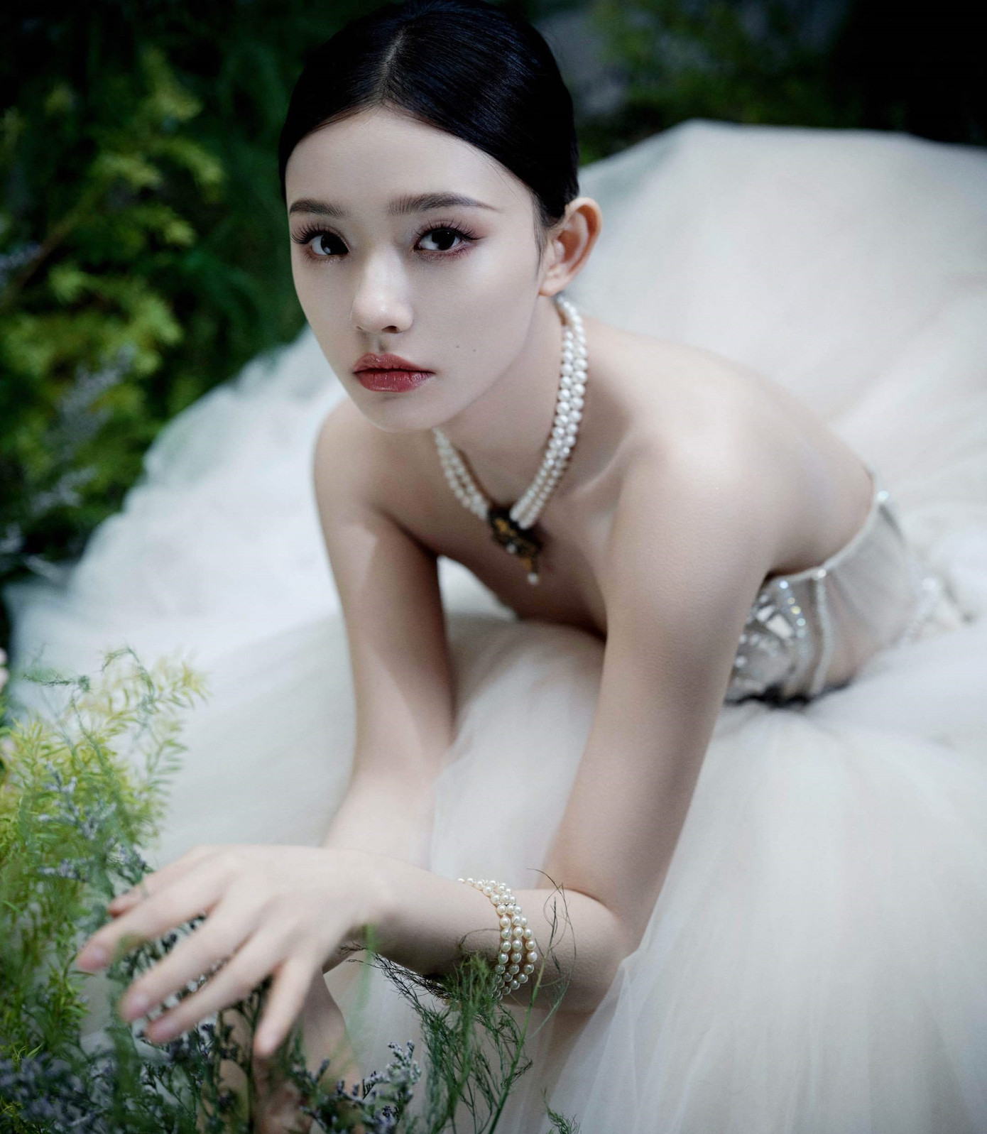 Trước đó, công ty của Châu Tinh Trì đã đăng bài viết thông báo việc nhận hồ sơ thử vai cho bộ phim Đội bóng nữ Thiếu Lâm. Trong đó yêu cầu tuyển chọn các cô gái có vóc dáng đẹp, ngoại hình ưa nhìn, tài năng, thông minh, thể chất khỏe mạnh, không chấp nhận ảnh đã qua photoshop. Các ngôi sao như Ngô Ngạn Tổ, Hồ Hạnh Nhi, Trần Quán Hy đều mong muốn được góp mặt trong tác phẩm của Tinh Gia nên đã để lại bình luận dưới bài viết của anh.