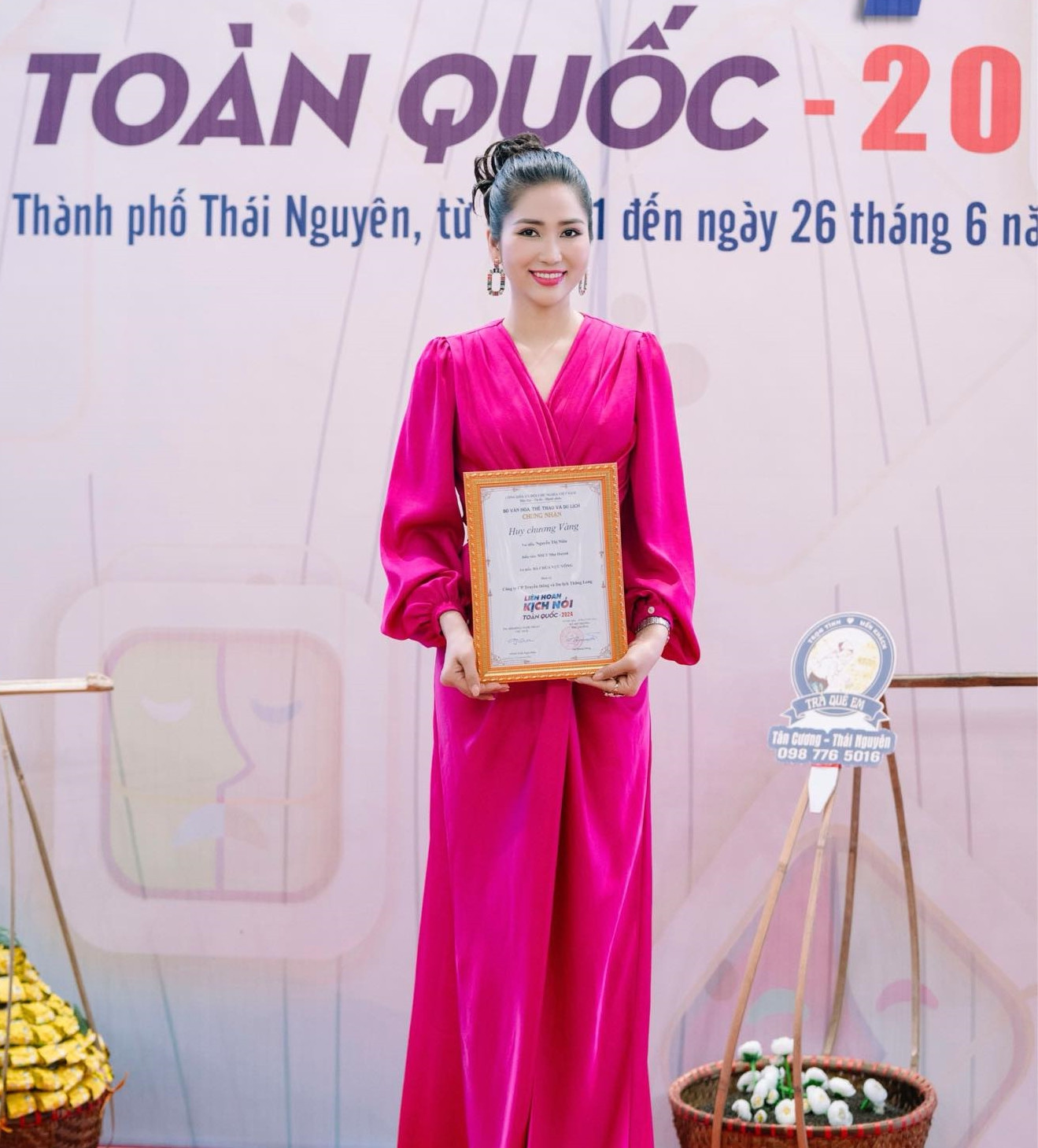 "Hoa hậu cải lương" Như Huỳnh liên tiếp nhận được tin vui. Trước đó cô vinh dự trở thành NSƯT, tối qua, Như Huỳnh tiếp tục giành huy chương Vàng trong Liên hoan Sân khấu kịch nói toàn quốc. "Hoa hậu cải lương" Như Huỳnh liên tiếp nhận được tin vui. Trước đó cô vinh dự trở thành NSƯT, tối qua, Như Huỳnh tiếp tục giành huy chương Vàng trong Liên hoan Sân khấu kịch nói toàn quốc.