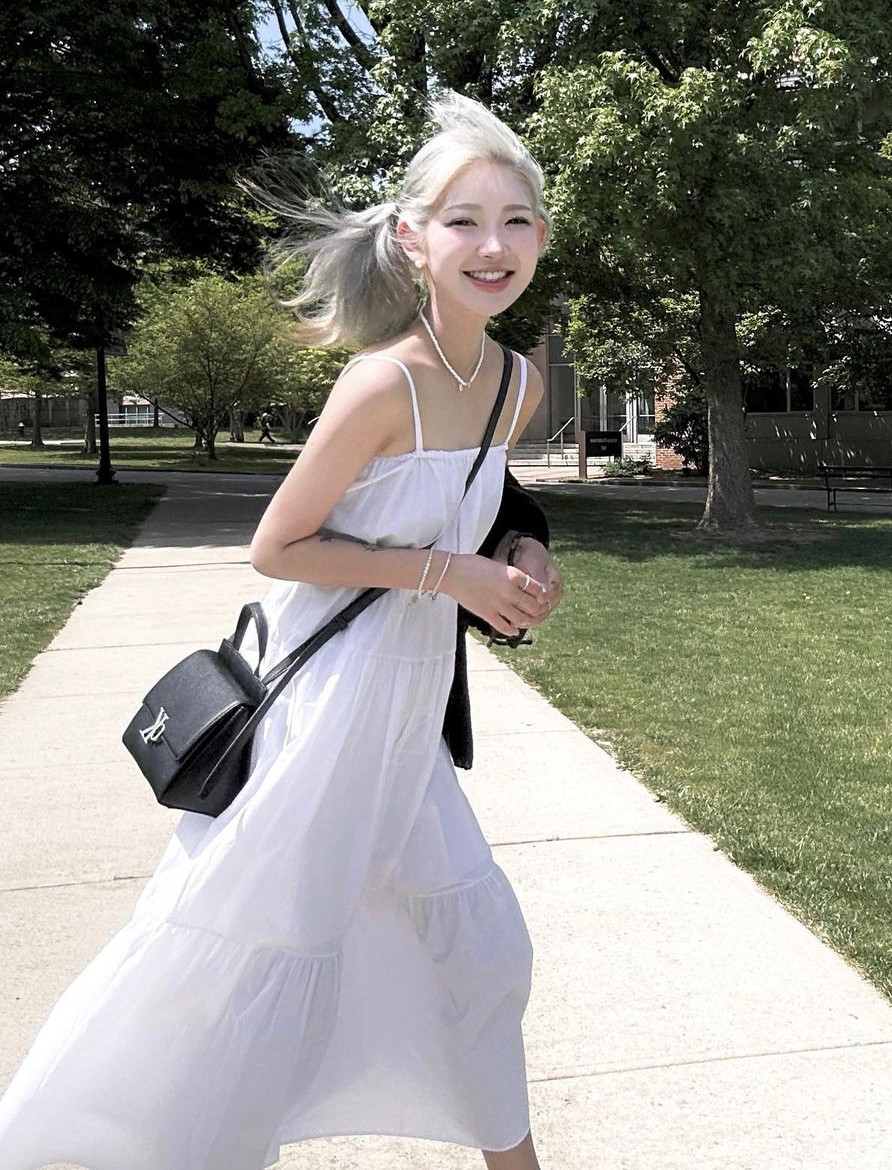 &quot;Quan trọng là bạn phải vận động, đây là yếu tố quyết định. Tôi thường ăn sau khi đã tập luyện nghiêm túc. Tôi không hạn chế ăn uống, nhưng nếu muốn các bạn có thể giảm lượng đường nạp vào cơ thể bằng cách giảm tinh bột, đường, thức ăn nhanh. Ngày nay, có nhiều loại đồ ăn vặt hỗ trợ giảm cân, các bạn có thể tìm hiểu xem&quot;, Choi Jun Hee cho biết cô từng ăn kiêng, sau khi đạt đến mức cân nặng lý tưởng, cô ăn thoải mái hơn nhưng không quên luyện tập thể thao để giữ vóc dáng.