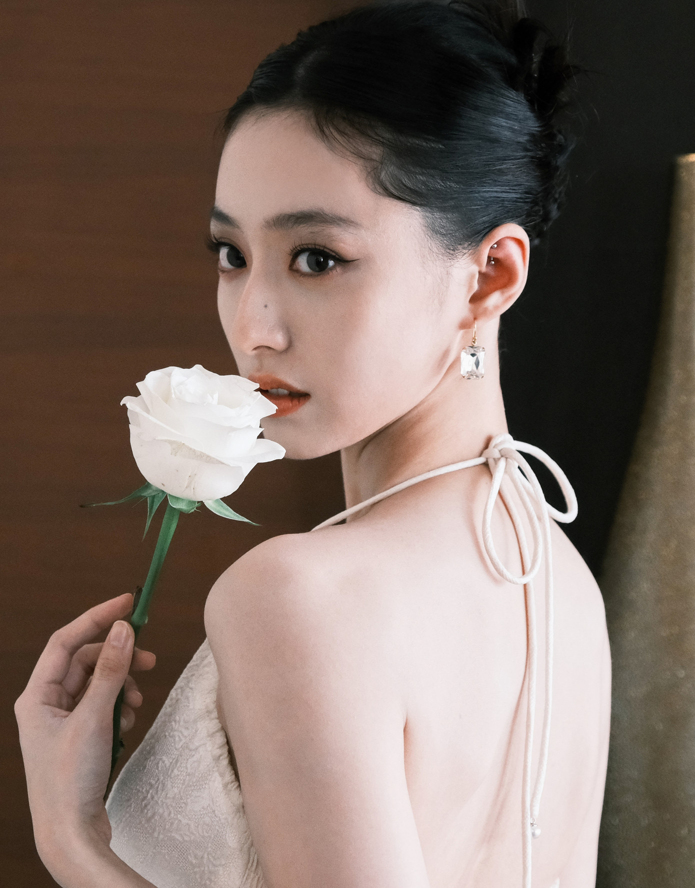 Hình ảnh ngọc nữ của Hồ Liên Hinh sụp đổ. Các nhà đầu tư không dám sử dụng nữ diễn viên có vết nhơ danh tiếng như cô. Hình ảnh ngọc nữ của Hồ Liên Hinh sụp đổ. Các nhà đầu tư không dám sử dụng nữ diễn viên có vết nhơ danh tiếng như cô.