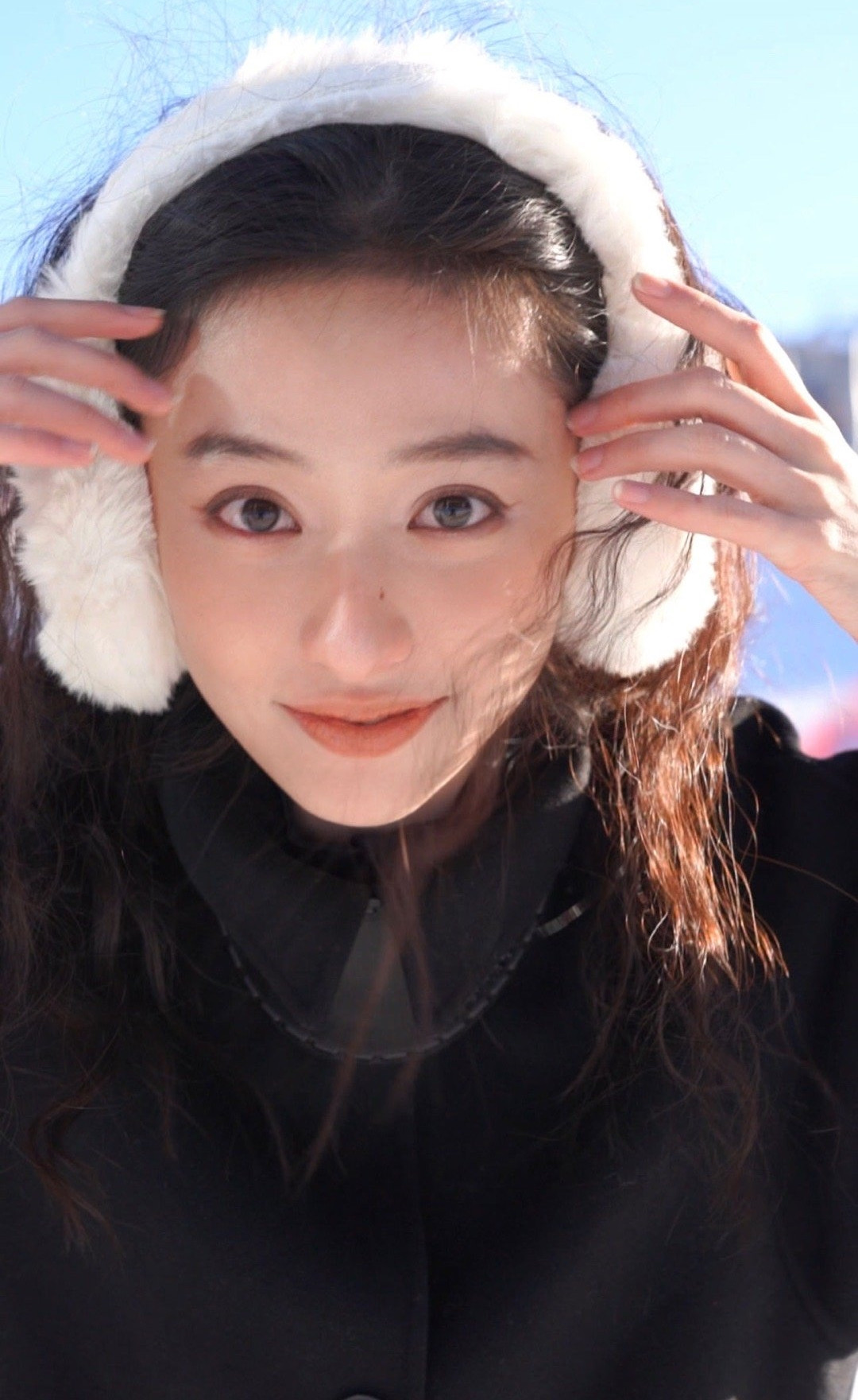 Hình ảnh ngọc nữ của Hồ Liên Hinh sụp đổ. Các nhà đầu tư không dám sử dụng nữ diễn viên có vết nhơ danh tiếng như cô. Hình ảnh ngọc nữ của Hồ Liên Hinh sụp đổ. Các nhà đầu tư không dám sử dụng nữ diễn viên có vết nhơ danh tiếng như cô.