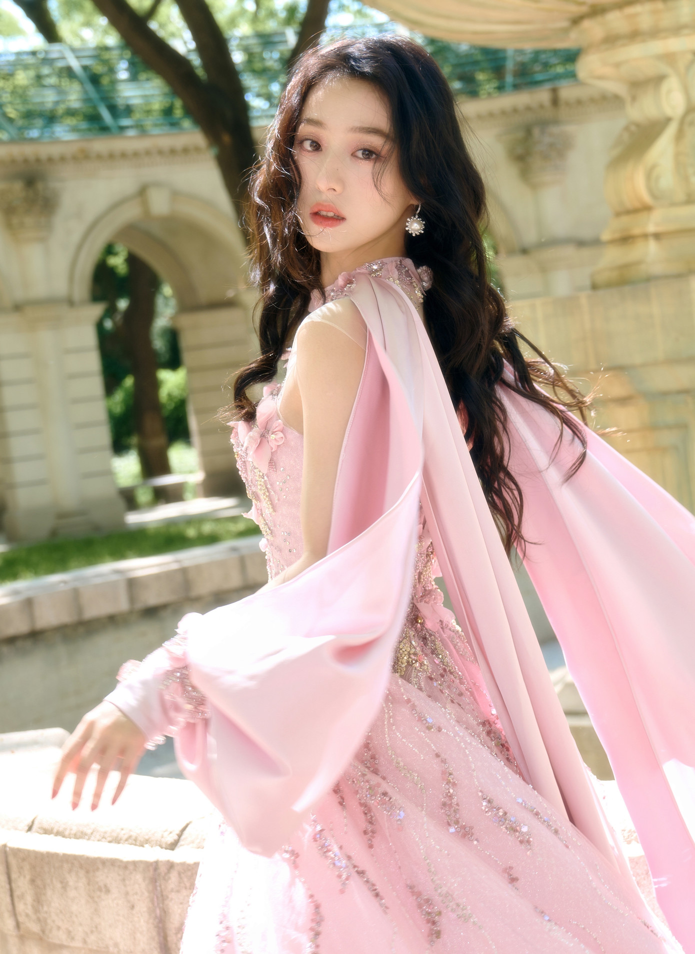 Hồ Liên Hinh đang là ngôi sao 10X sáng giá, được công ty quản lý dốc sức lăng xê nhưng vướng scandal lộ video nhạy cảm. Hồ Liên Hinh đang là ngôi sao 10X sáng giá, được công ty quản lý dốc sức lăng xê nhưng vướng scandal lộ video nhạy cảm.