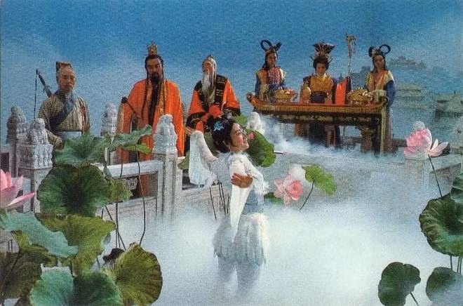 Cảnh lễ hội bàn đào cần nhiều khói khiến các diễn viên bị khó thở và ngất xỉu.