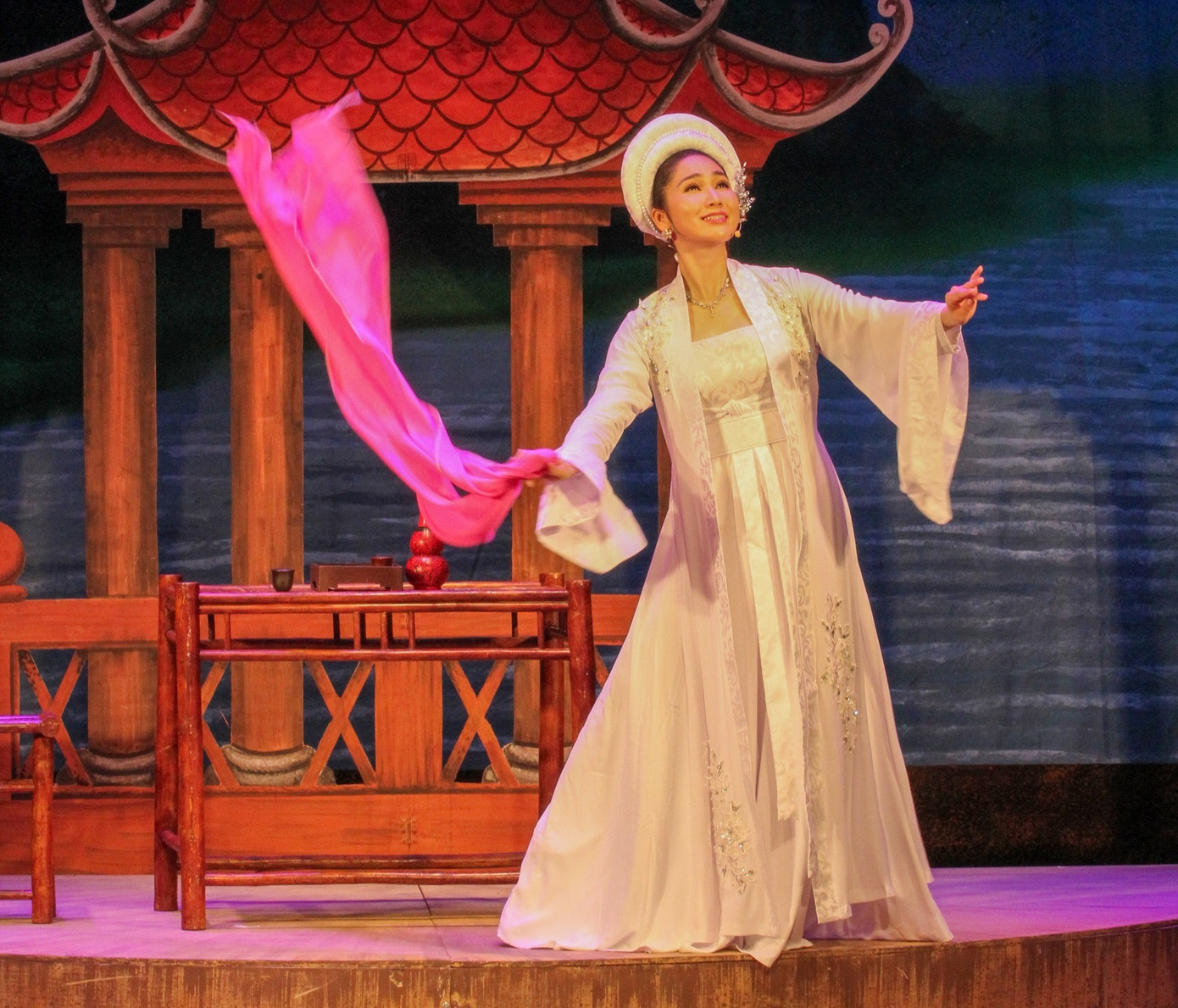 Sau này, bà được người dân lập đền thờ. Sau này, bà được người dân lập đền thờ.