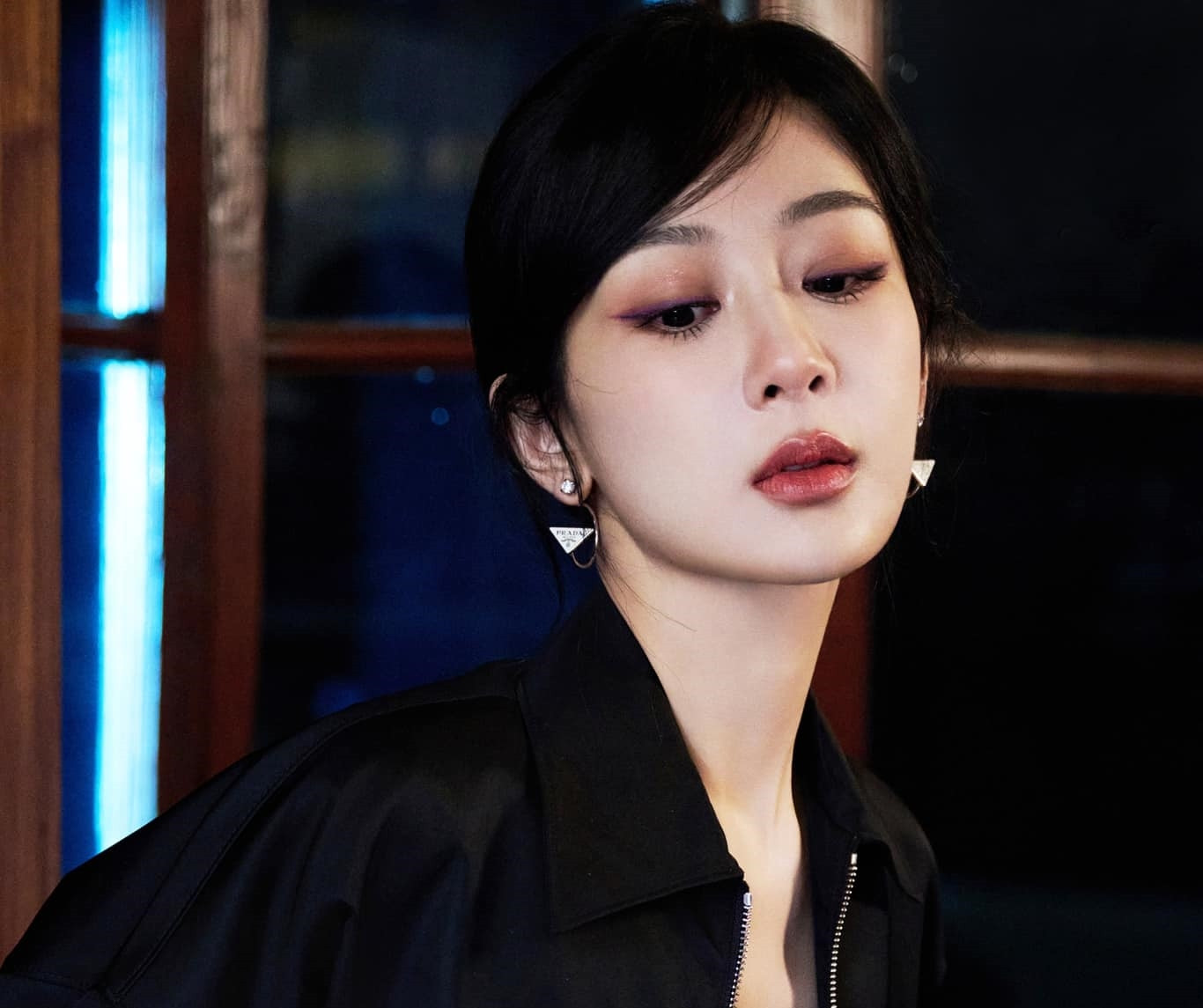 Dương Tử có năm 2023 thành công về sự nghiệp và có bước tiến lớn ở mảng thời trang. Danh tiếng của cô được củng cố nhờ tác phẩm ngôn tình Trường tương tư có hiệu quả chiếu tốt. Nữ diễn viên cũng hợp tác với người đại diện mới, liên tục ký thêm hợp đồng quảng cáo. Do đó, hộp quà của Dương Tử để cảm ơn truyền thông có giá trị không nhỏ khoảng 4.000 NDT (13,7 triệu đồng).