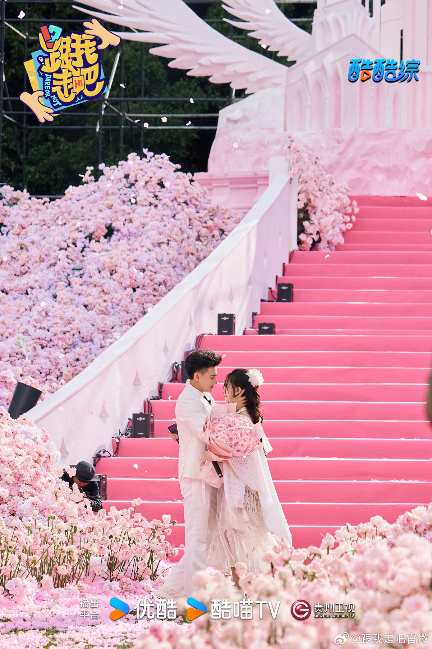 Hoàng Tử Thao thể hiện sự nâng niu trân trọng với bạn gái Từ Nghệ Dương bằng lễ cầu hôn hoành tráng.