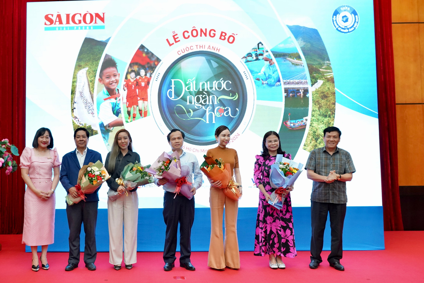 Quang cảnh buổi lễ công bố.