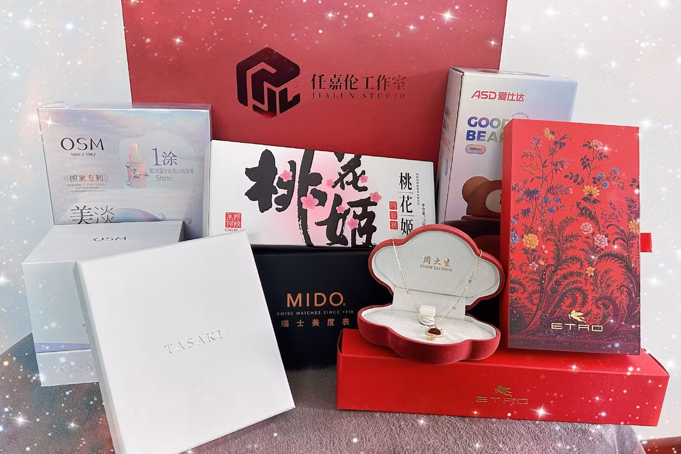 Ngoài ra, một số nghệ sĩ cũng được đánh giá cao khi tặng quà chỉn chu như Nhậm Gia Luân (ảnh), Vương Tuấn Khải, nhóm nhạc thần tượng Thời đại thiếu niên đoàn Ngoài ra, một số nghệ sĩ cũng được đánh giá cao khi tặng quà chỉn chu như Nhậm Gia Luân (ảnh), Vương Tuấn Khải, nhóm nhạc thần tượng Thời đại thiếu niên đoàn
