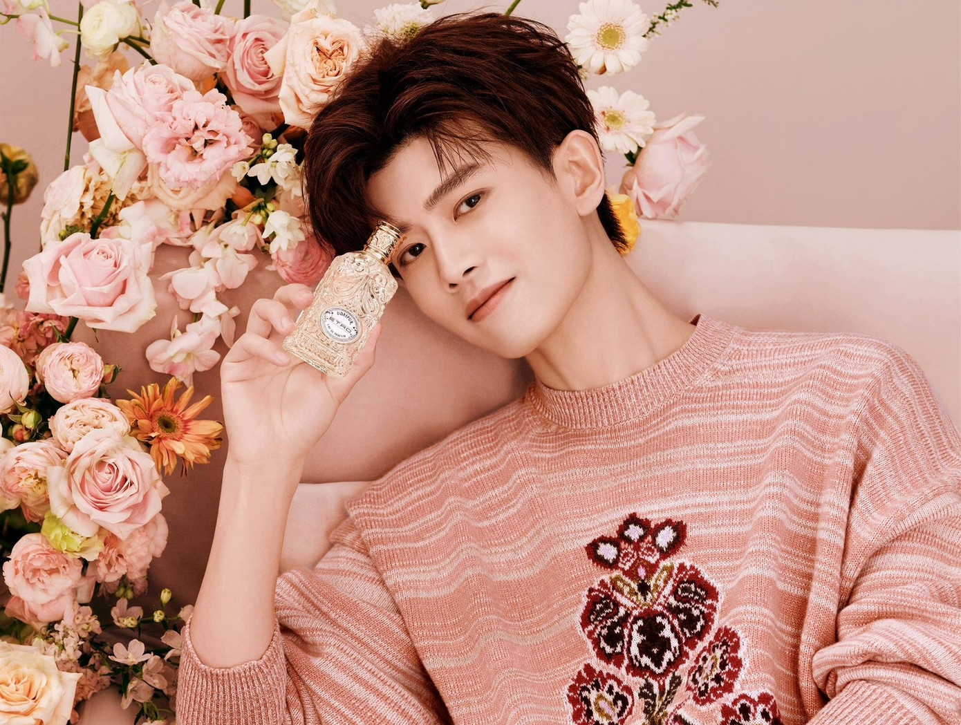 Ngoài ra, một số nghệ sĩ cũng được đánh giá cao khi tặng quà chỉn chu như Nhậm Gia Luân (ảnh), Vương Tuấn Khải, nhóm nhạc thần tượng Thời đại thiếu niên đoàn