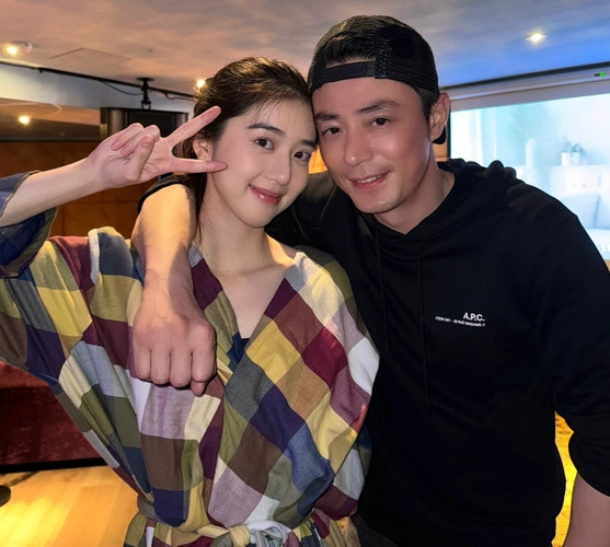 Hoắc Kiến Hoa gặp sóng gió với bức ảnh chụp cùng mỹ nhân kém 20 tuổi lúc say. Hoắc Kiến Hoa gặp sóng gió với bức ảnh chụp cùng mỹ nhân kém 20 tuổi lúc say.