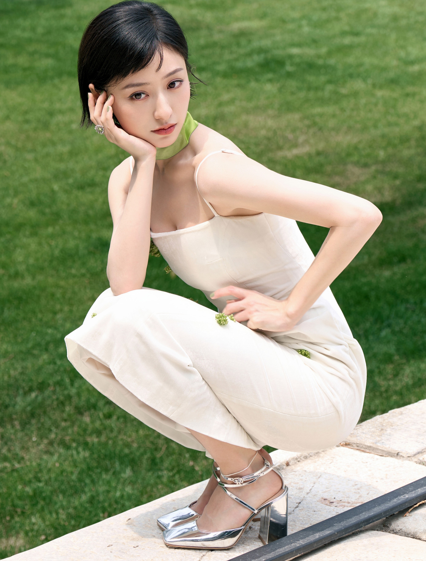 Hồ Liên Hinh nóng bỏng trong ngày trở lại.