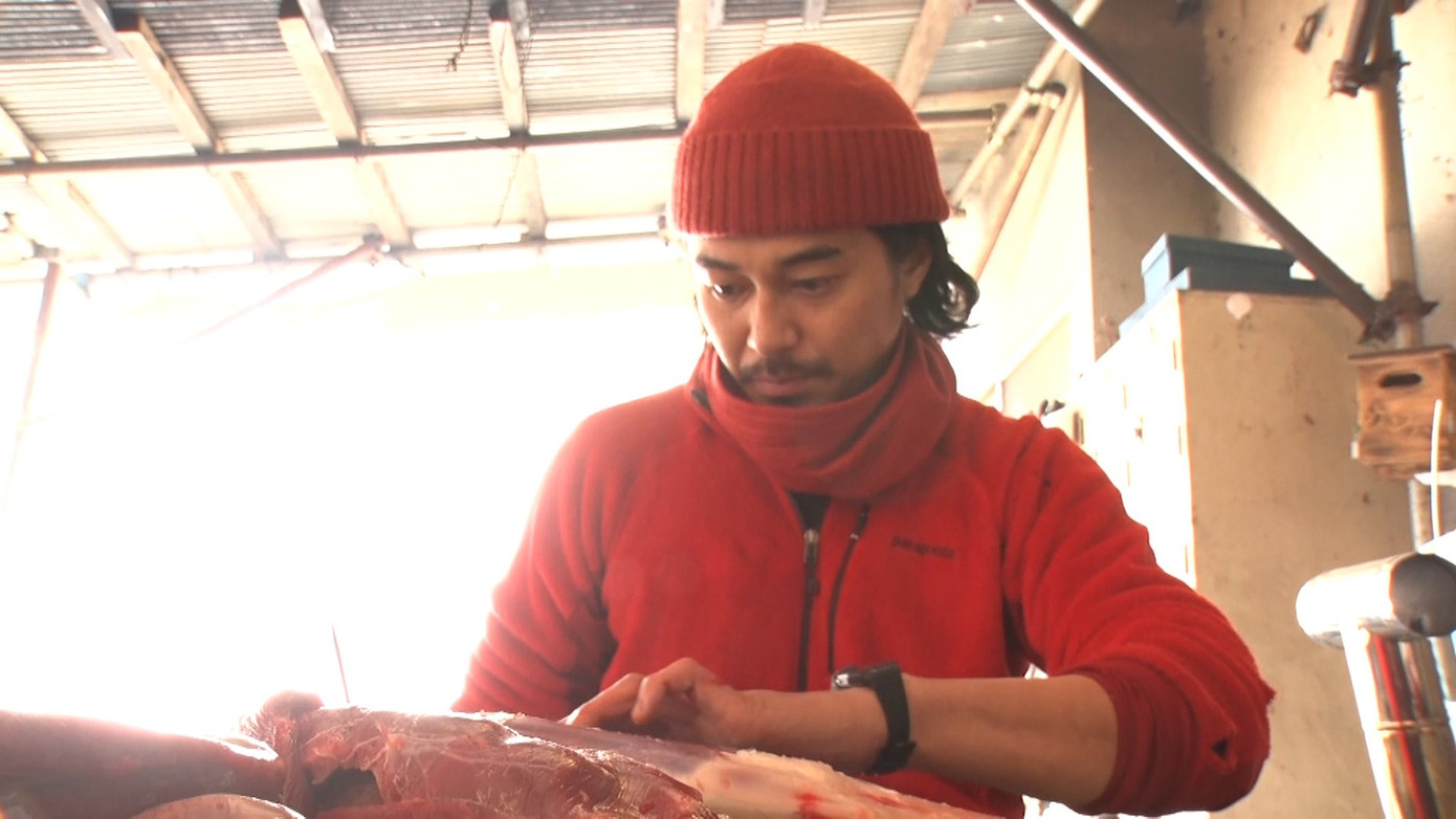 Higashide Masahiro lên núi ở ẩn đã vài tháng. Nam diễn viên bán "tự cung tự cấp" và cho biết đang theo đuổi cuộc sống tự do. Higashide Masahiro lên núi ở ẩn đã vài tháng. Nam diễn viên bán "tự cung tự cấp" và cho biết đang theo đuổi cuộc sống tự do.