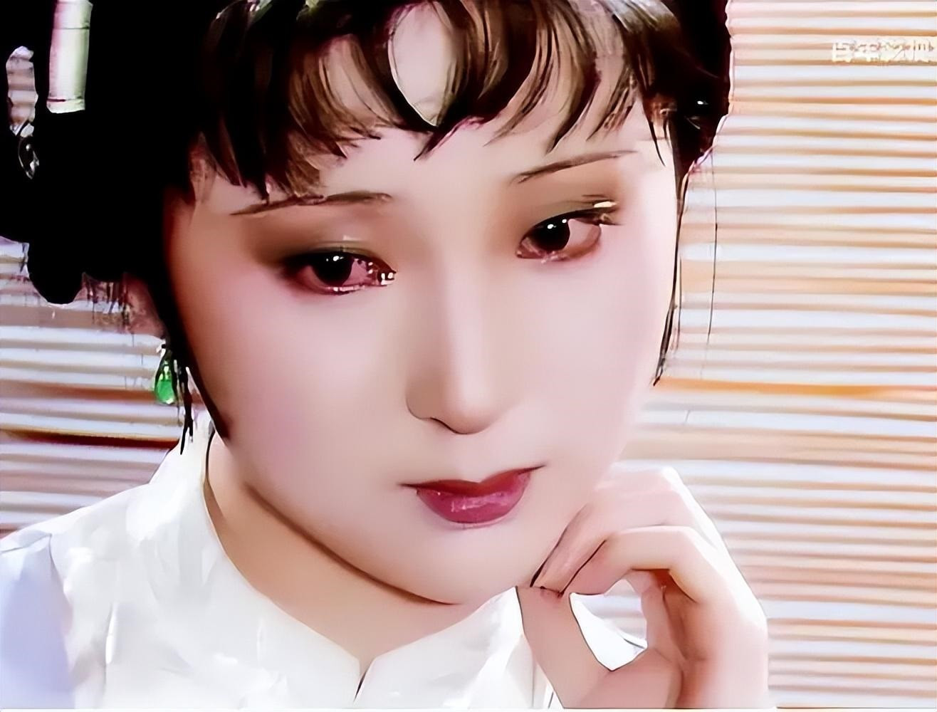 "Sau Trần Hiểu Húc không còn Lâm Đại Ngọc nào khác". "Sau Trần Hiểu Húc không còn Lâm Đại Ngọc nào khác".