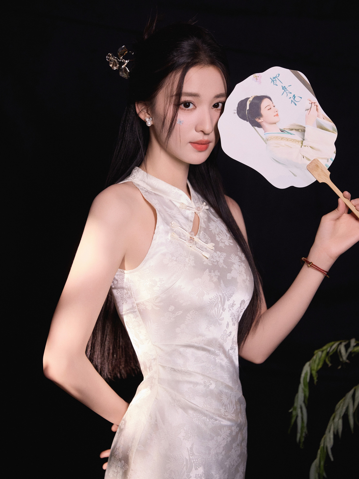 Nhan sắc Vương Sở Nhiên cứu một bộ phim ảnh 8 Nhan sắc Vương Sở Nhiên cứu một bộ phim ảnh 8