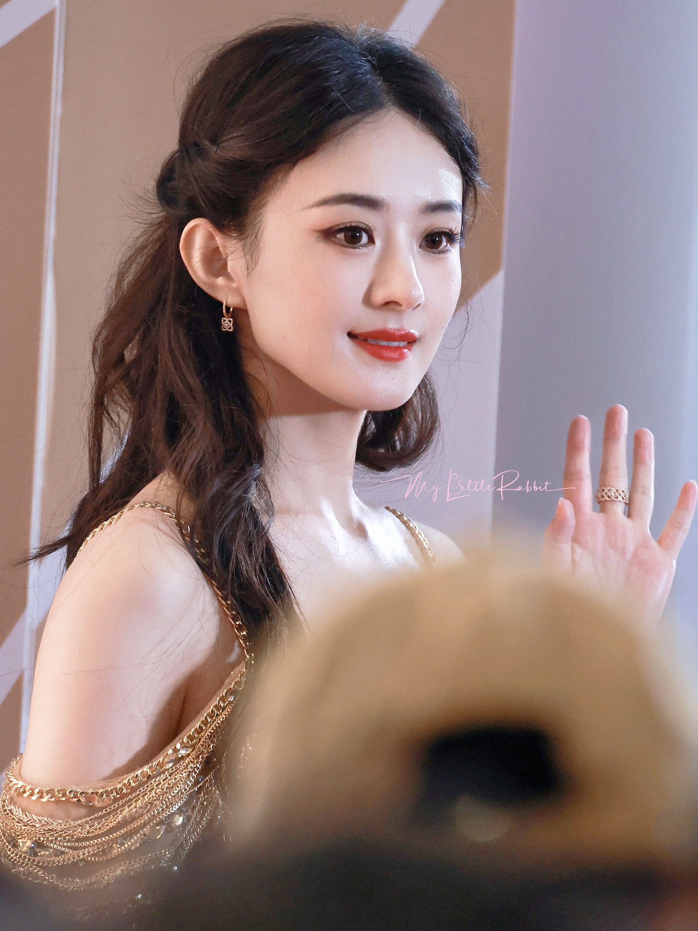 Trong sự kiện, Triệu Lệ Dĩnh được trao giải thưởng Thế hệ mới, là giải đặc biệt không được trao thường niên mà do hội đồng ban tổ chức bình chọn khi có cá nhân gây ấn tượng. Dù Triệu Lệ Dĩnh đã hoạt động lâu năm trong giới giải trí, có nhiều thành tích đáng kể và vị thế cao tại showbiz Hoa ngữ, trong mảng điện ảnh, Triệu Lệ Dĩnh chưa có nhiều cơ hội diễn xuất. Thậm chí, cô còn bị đánh giá là không được giới điện ảnh chào đón, do ngừng đóng phim trên màn ảnh lớn suốt 5 năm. Trong sự kiện, Triệu Lệ Dĩnh được trao giải thưởng Thế hệ mới, là giải đặc biệt không được trao thường niên mà do hội đồng ban tổ chức bình chọn khi có cá nhân gây ấn tượng. Dù Triệu Lệ Dĩnh đã hoạt động lâu năm trong giới giải trí, có nhiều thành tích đáng kể và vị thế cao tại showbiz Hoa ngữ, trong mảng điện ảnh, Triệu Lệ Dĩnh chưa có nhiều cơ hội diễn xuất. Thậm chí, cô còn bị đánh giá là không được giới điện ảnh chào đón, do ngừng đóng phim trên màn ảnh lớn suốt 5 năm.