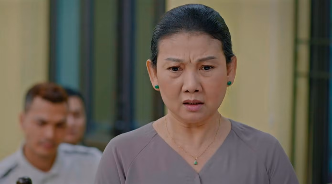 Bà Xinh cuối cùng vẫn chọn bảo vệ con thay vì tuân theo đạo đức. Bà Xinh cuối cùng vẫn chọn bảo vệ con thay vì tuân theo đạo đức.