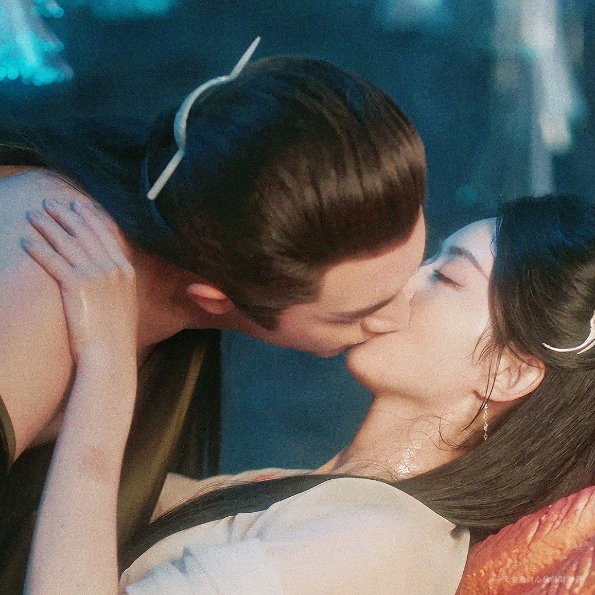 Cảnh tình cảm của Lâm Canh Tân và Triệu Lệ Dĩnh nhận được sự yêu thích của khán giả. Cảnh tình cảm của Lâm Canh Tân và Triệu Lệ Dĩnh nhận được sự yêu thích của khán giả.