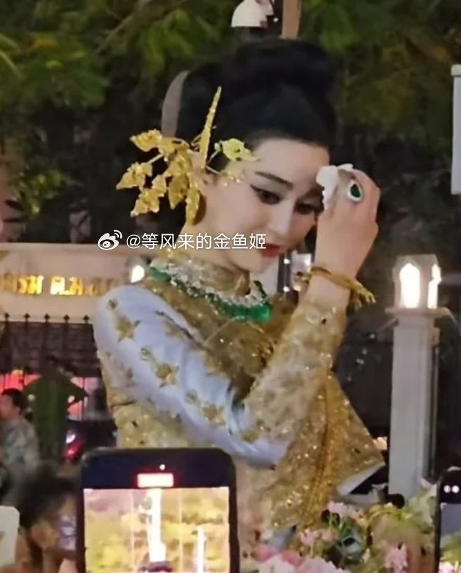 Phạm Băng Băng bị cho là PR như thể cô là siêu sao quốc tế, nhưng thực tế đãi ngộ của cô tại Thái Lan chỉ giống như 999 người mẫu khác, kém xa các nữ diễn nổi tiếng của xứ sở chùa vàng.