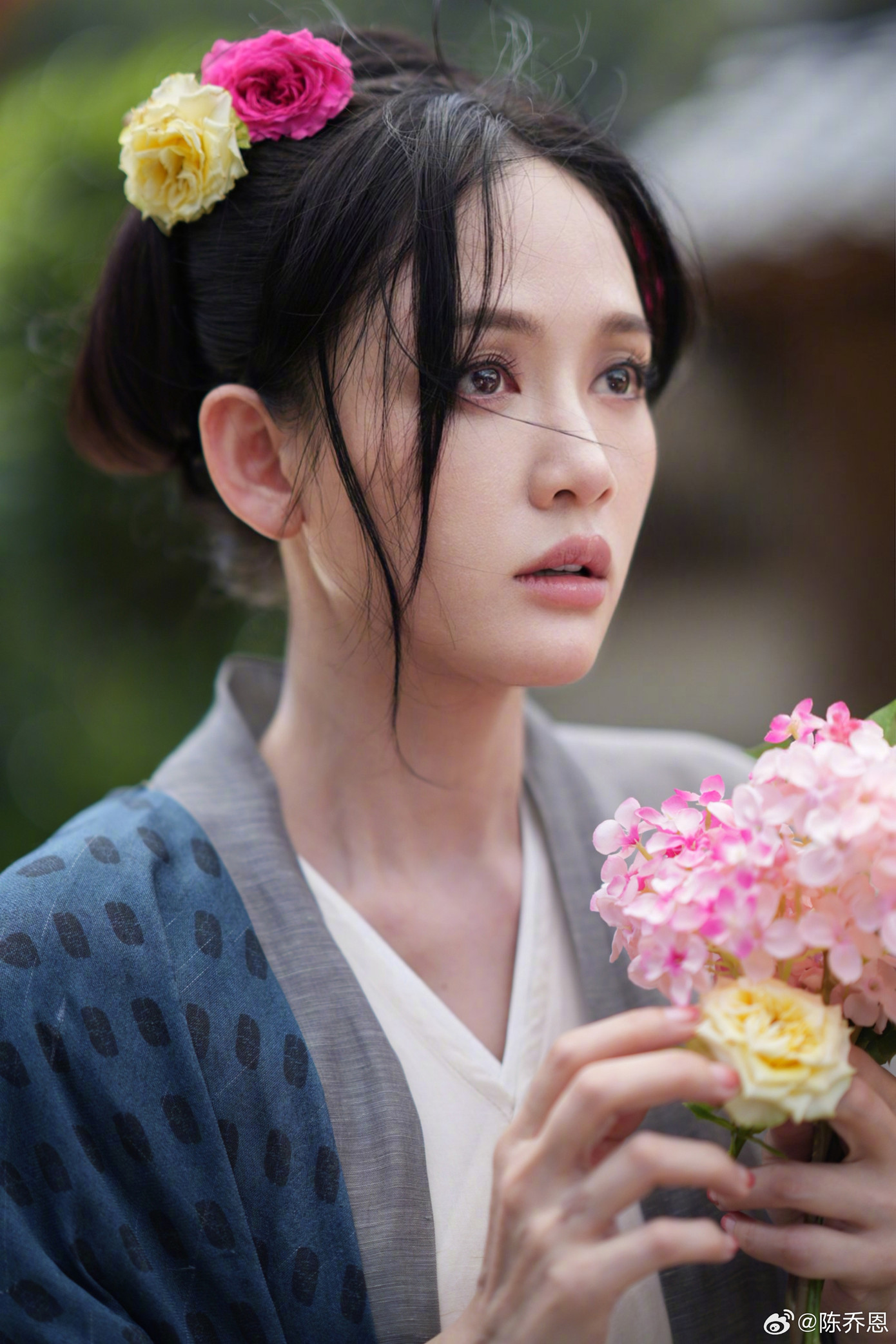 Vai diễn của Trần Kiều Ân tròn trịa tới những giây cuối cùng. Kết cục của nhân vật này là bị nữ chính Khương Lê vạch mặt mất hết danh dự, người tình chết khiến bà ta hóa điên. Dẫu vậy, hình ảnh điên dại của Trần Kiều Ân vẫn gây ấn tượng mạnh cho người xem. Trần Kiều Ân cũng không ngại đáp trả lại những bình luận chê cô đã già, da mặt không còn săn chắc như xưa: &quot;Nếu biết trước sẽ có nhiều cảnh cận mặt như vậy, thì tôi đã sớm đi mấy cái máy tập nâng kéo cơ gì đó từ 3 tháng trước rồi&quot;.