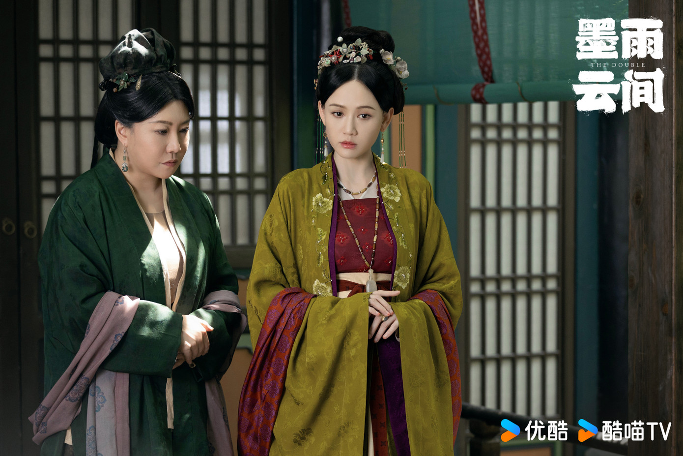 Bộ phim cổ trang Mặc vũ vân gian được đánh giá là ngựa ô của màn ảnh nhỏ Hoa ngữ từ đầu năm 2024 đến nay với những thành tích tốt bất ngờ. Phim không sở hữu dàn sao lưu lượng có đông người hâm mộ nhưng nội dung cuốn hút, diễn xuất tốt và cảnh quay đẹp giúp tác phẩm níu chân người xem. Trong đó, Trần Kiều Ân lần đầu làm mẹ kế nhưng gây ấn tượng mạnh với khán giả.