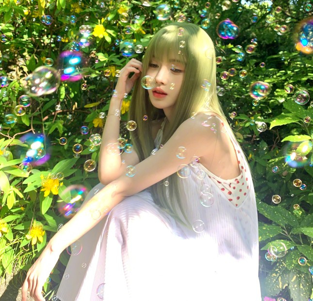 Cúc Tịnh Y và La Vân Hi là những ngôi sao đem lại nhiều lợi nhuận nhất cho công ty. Cúc Tịnh Y và La Vân Hi là những ngôi sao đem lại nhiều lợi nhuận nhất cho công ty.