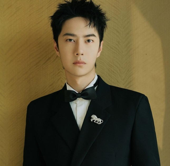 Vương Nhất Bác và Vương Hạc Đệ được ví là "con gà đẻ trứng vàng" cho công ty quản lý. Vương Nhất Bác và Vương Hạc Đệ được ví là "con gà đẻ trứng vàng" cho công ty quản lý.