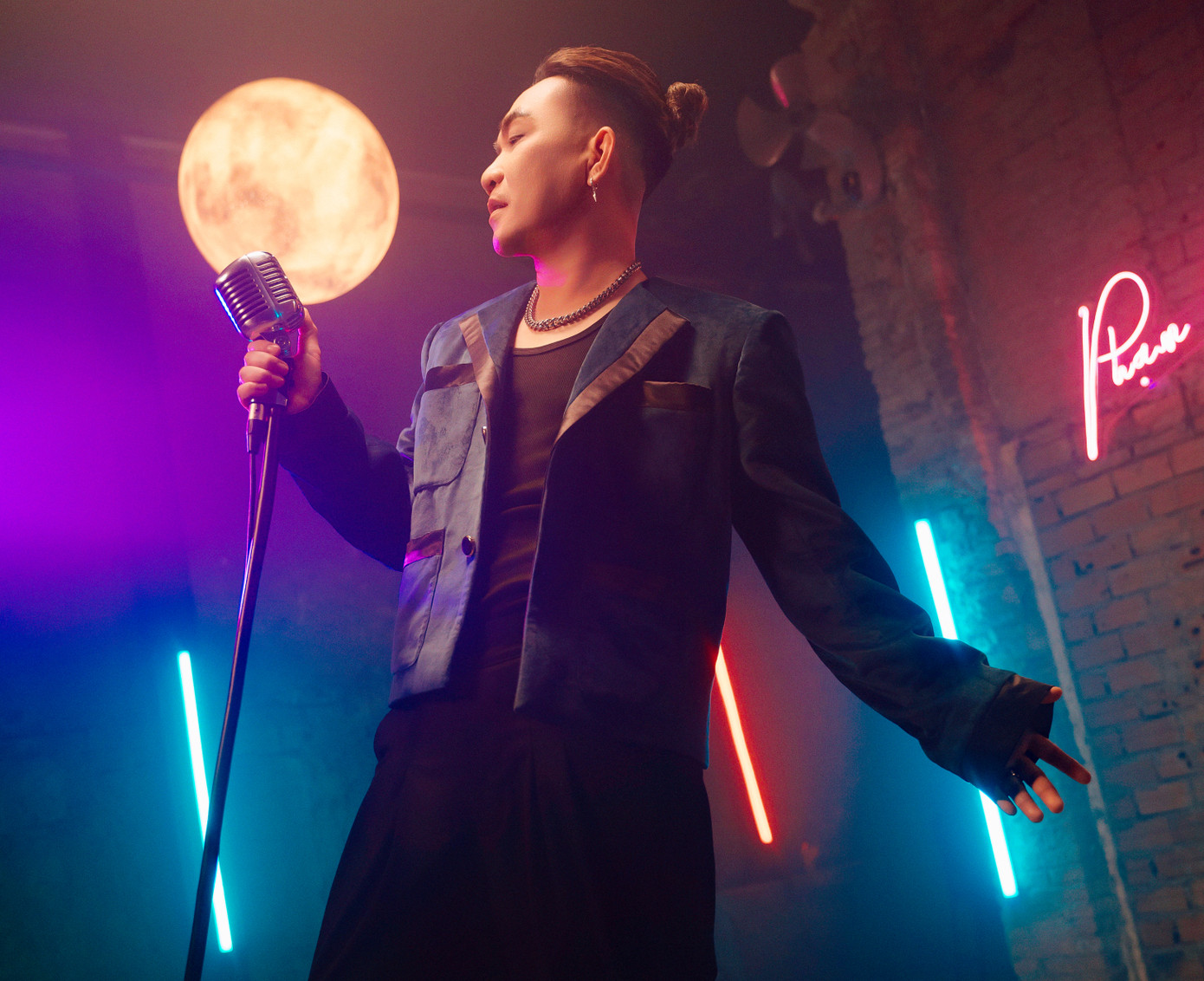 Phạm Khánh Hưng làm mới ca khúc Khi con tim lên tiếng với sự tham gia của Neko Lê.