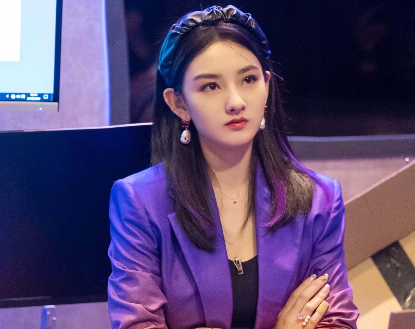 Tống Tổ Nhi vì 5 tỷ đồng mà mất luôn sự nghiệp. Trong khi đó, mỗi năm cô kiếm hàng trăm tỷ. Tống Tổ Nhi vì 5 tỷ đồng mà mất luôn sự nghiệp. Trong khi đó, mỗi năm cô kiếm hàng trăm tỷ.